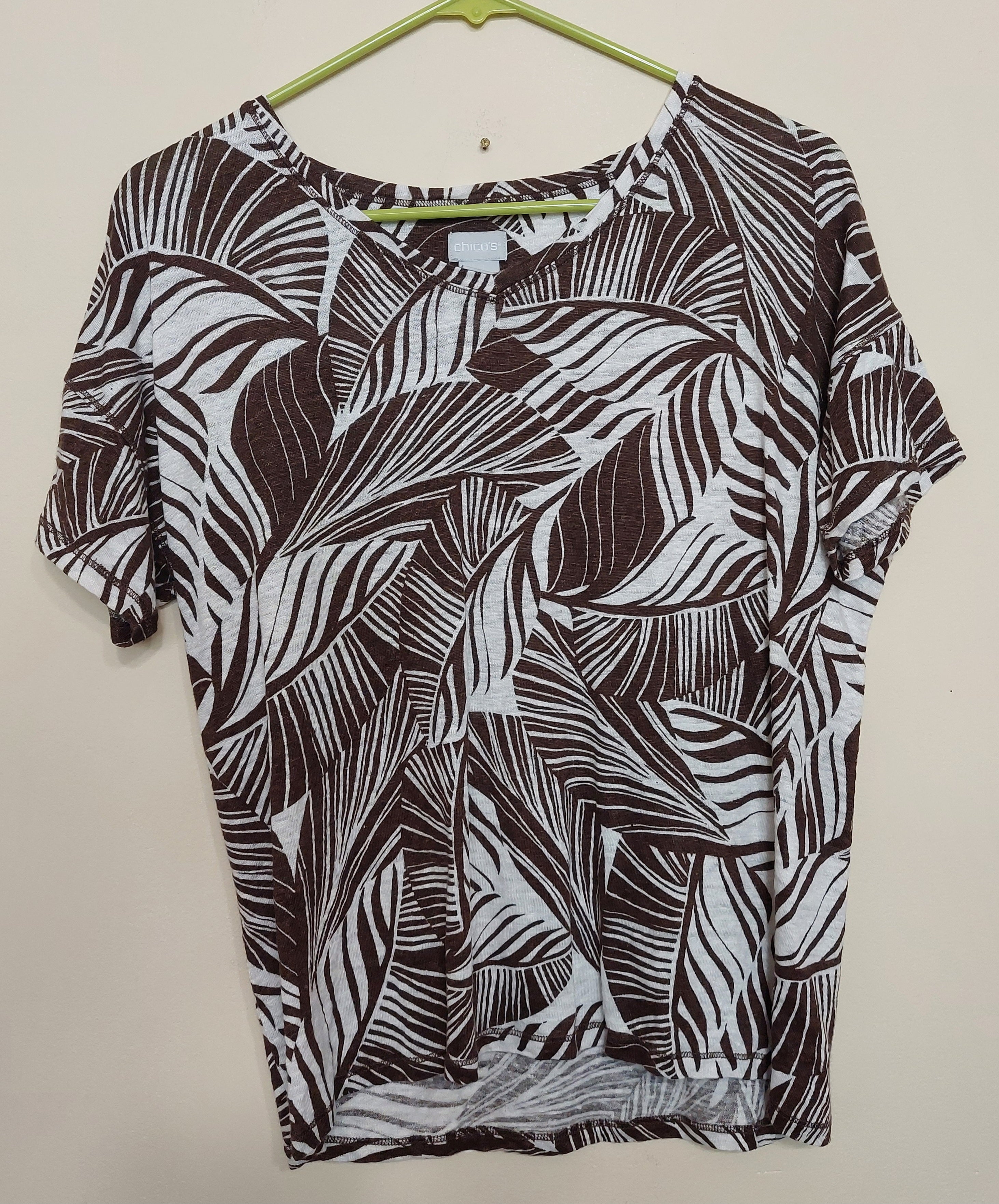 6 10 Chico's Brown White Tropical Leaf Print Knit Top Size 0 Small