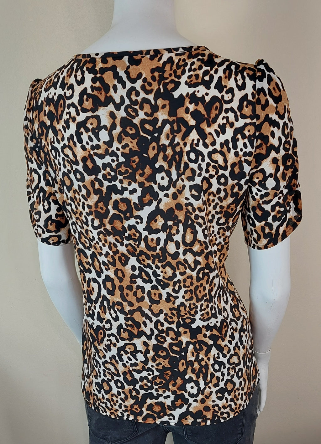 1 11 Talbots Medium Leopard Print Short Sleeve Blouse