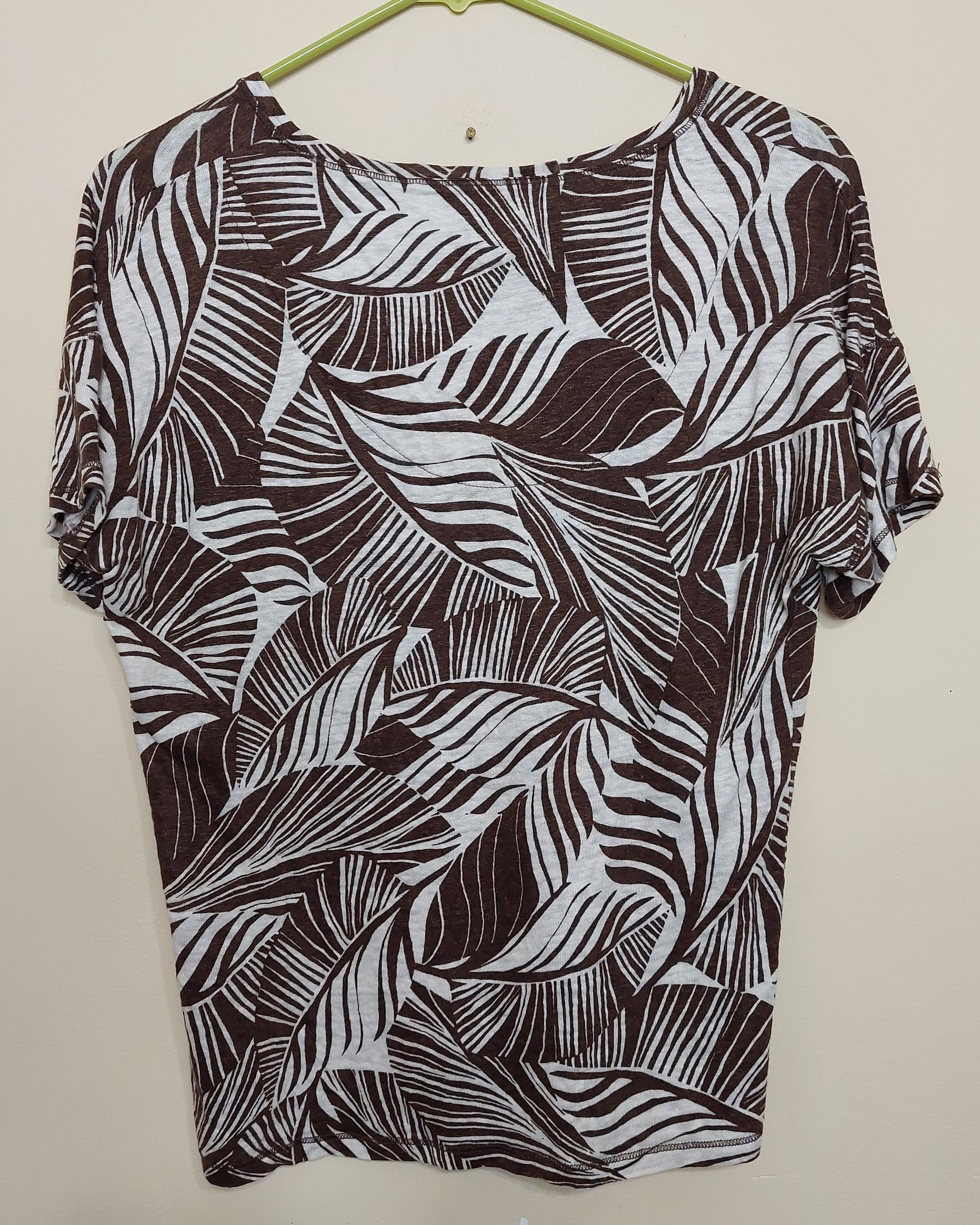 6 10 Chico's Brown White Tropical Leaf Print Knit Top Size 0 Small