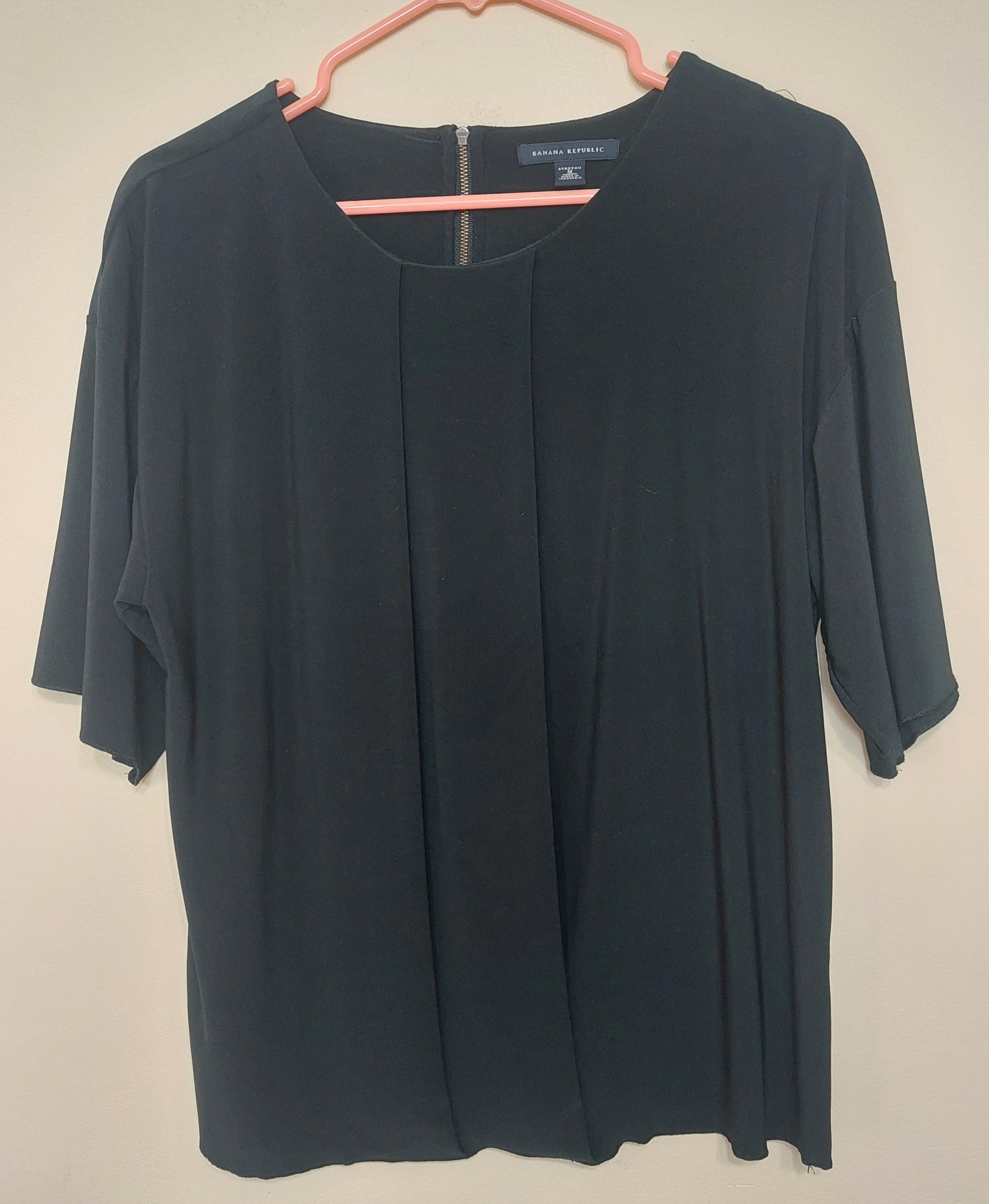 7 10 Banana Republic Size Medium Black Stretch Pleated Top