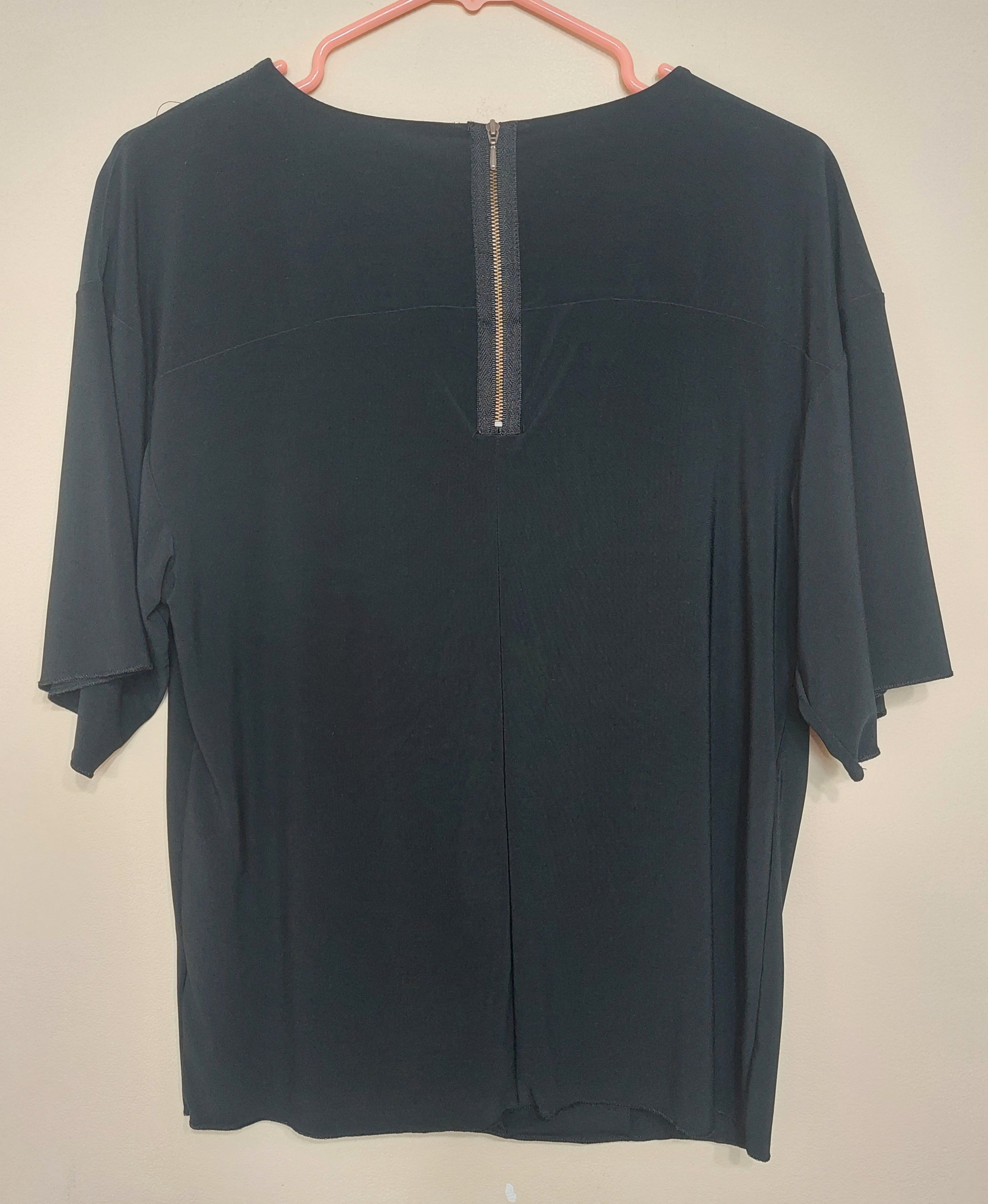 7 10 Banana Republic Size Medium Black Stretch Pleated Top