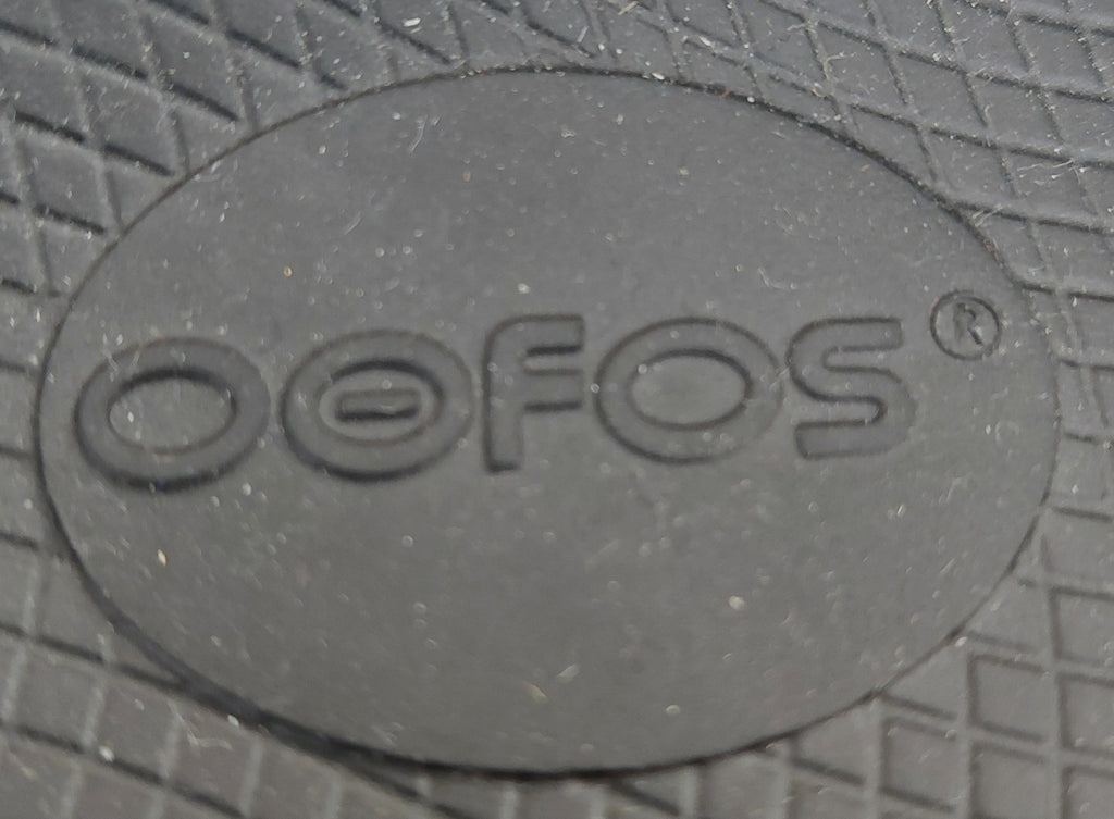 7 12 OOFOS Size 6 Black OOlala Recovery Flip Flops