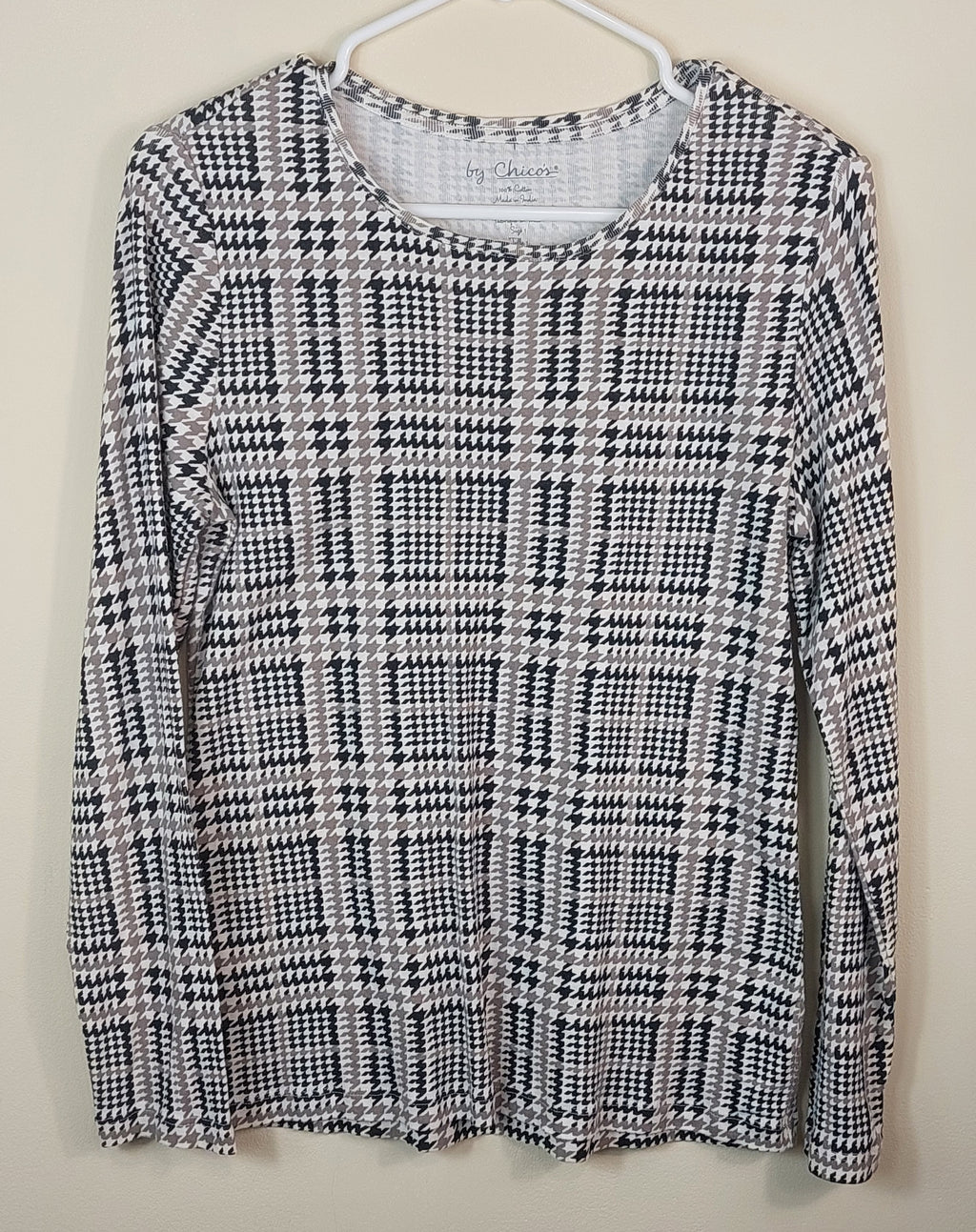 2 46 Chicos Houndstooth black gray Top long sleeve Size 1