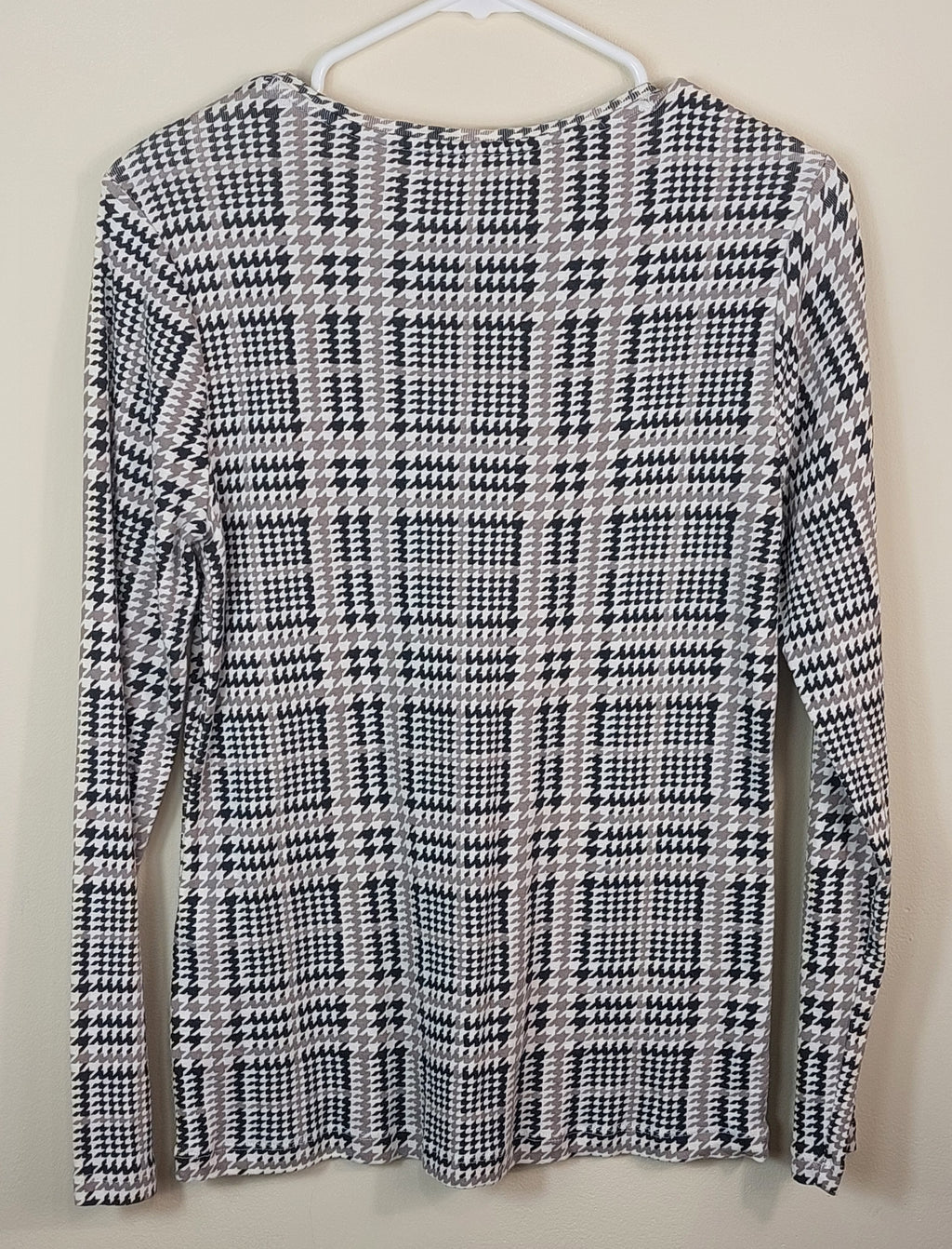 2 46 Chicos Houndstooth black gray Top long sleeve Size 1