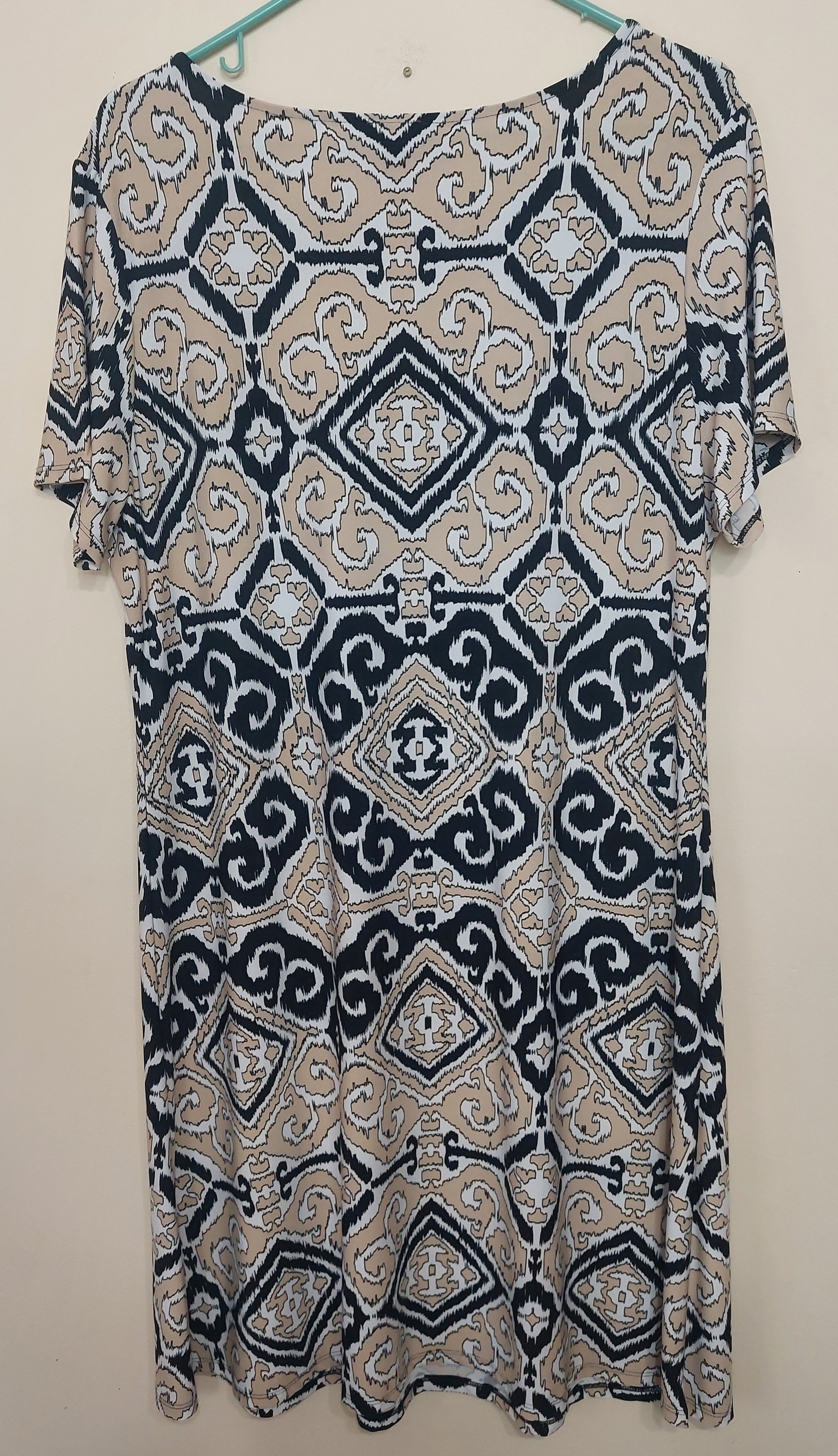 8 14 Chico's Size Large Beige Black Geometric Shift Dress Short Sleeve Knit