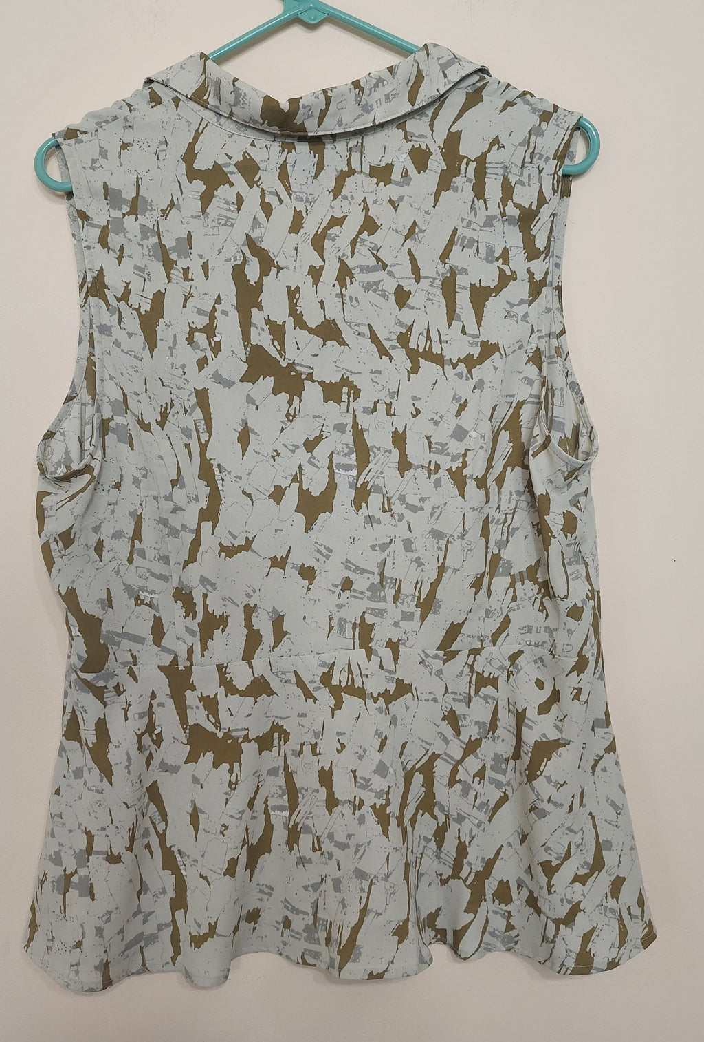 7 15 Cabi Large Abstract Print Sleeveless Collared Top