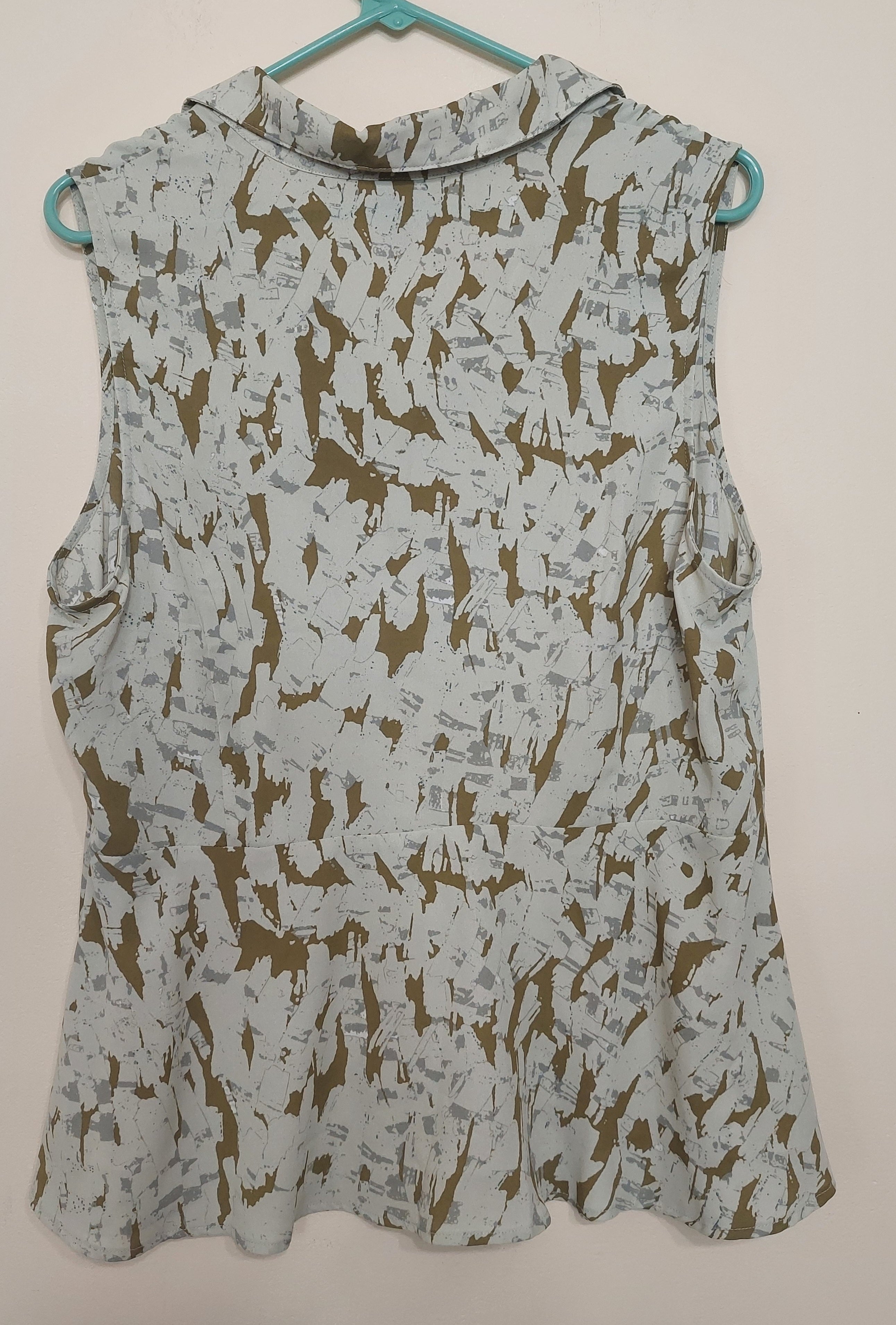 7 15 Cabi Large Abstract Print Sleeveless Collared Top