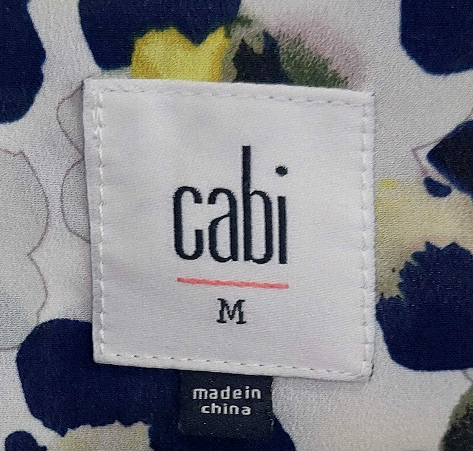 3 41 CAbi Medium Sleeveless Blouse White Navy Yellow Rust Abstract Animal Print Ruffle V Neck Lightweight Boutique Favorite