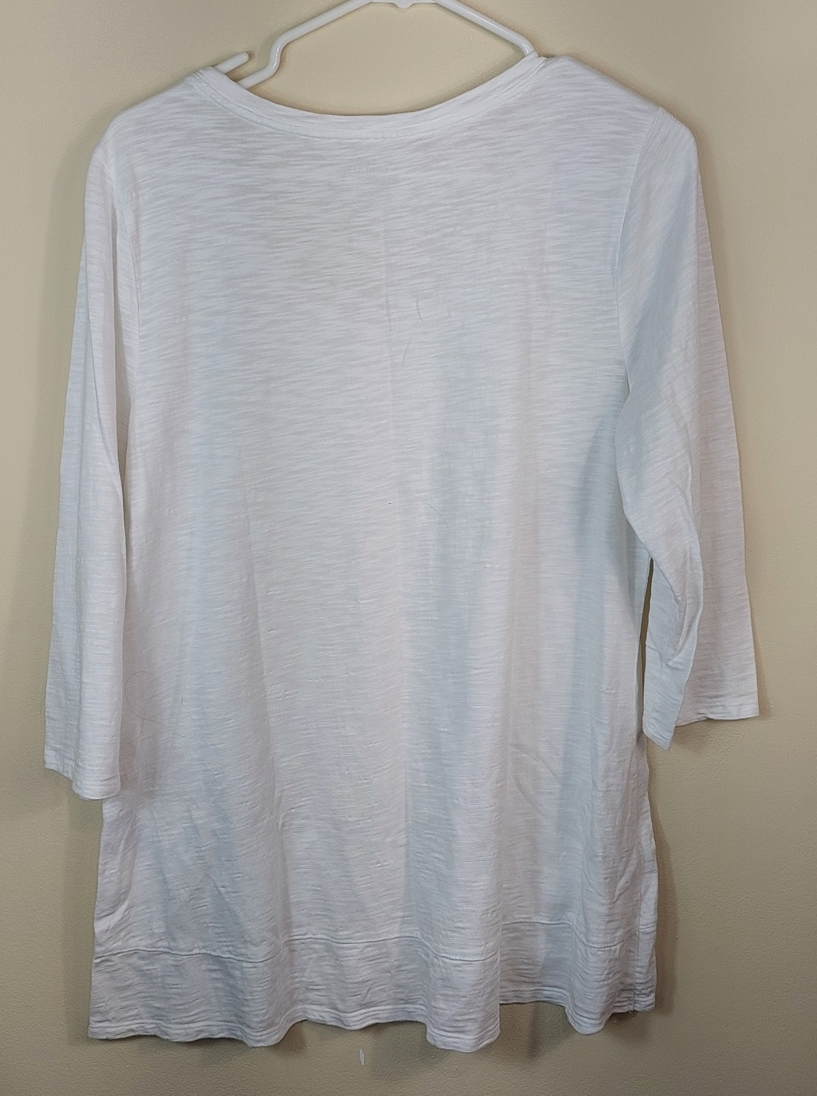 2 26 Chicos white  .75 sleeve Size 2