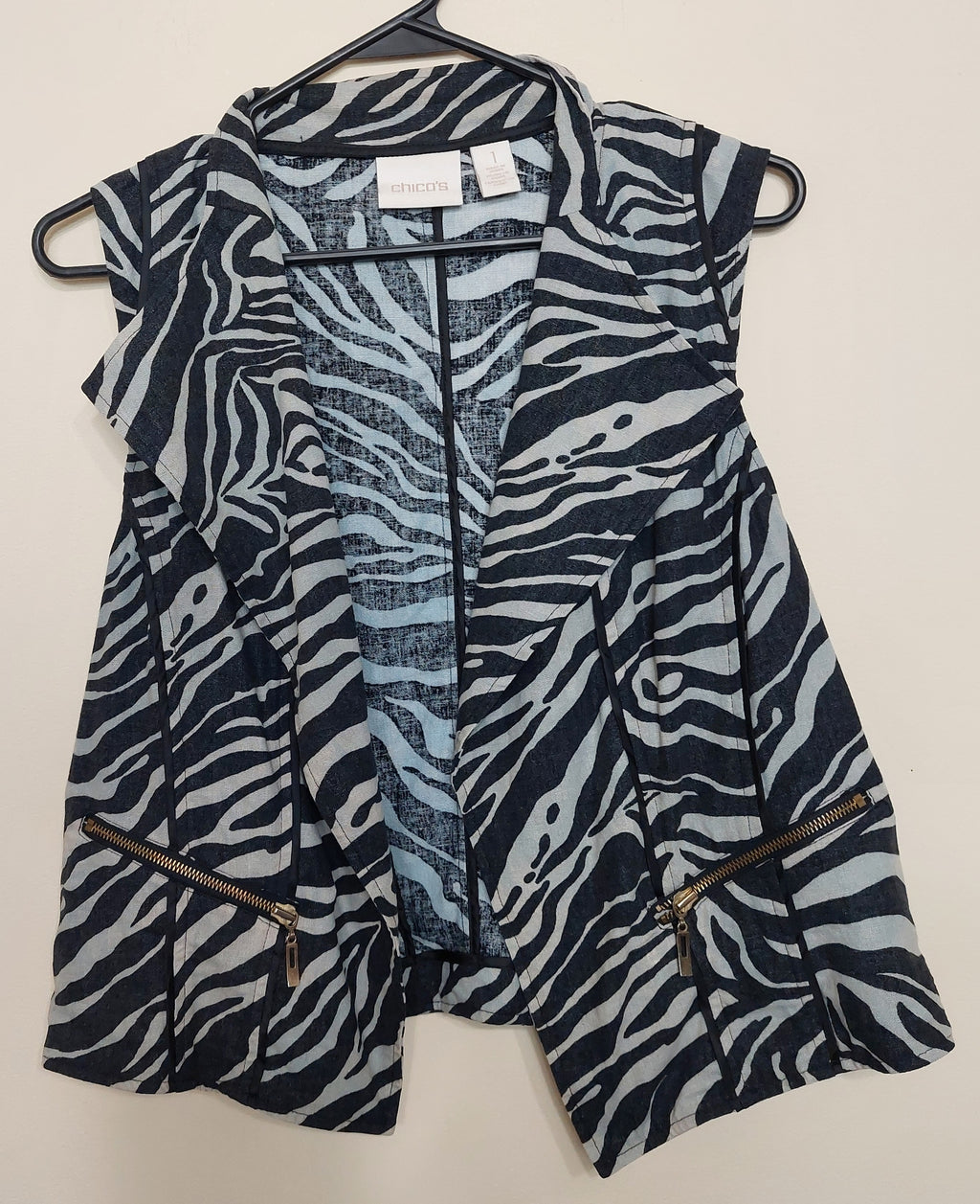 6 19 Chicos Size 1 Zebra Print Waterfall Zip Pocket Vest Womens