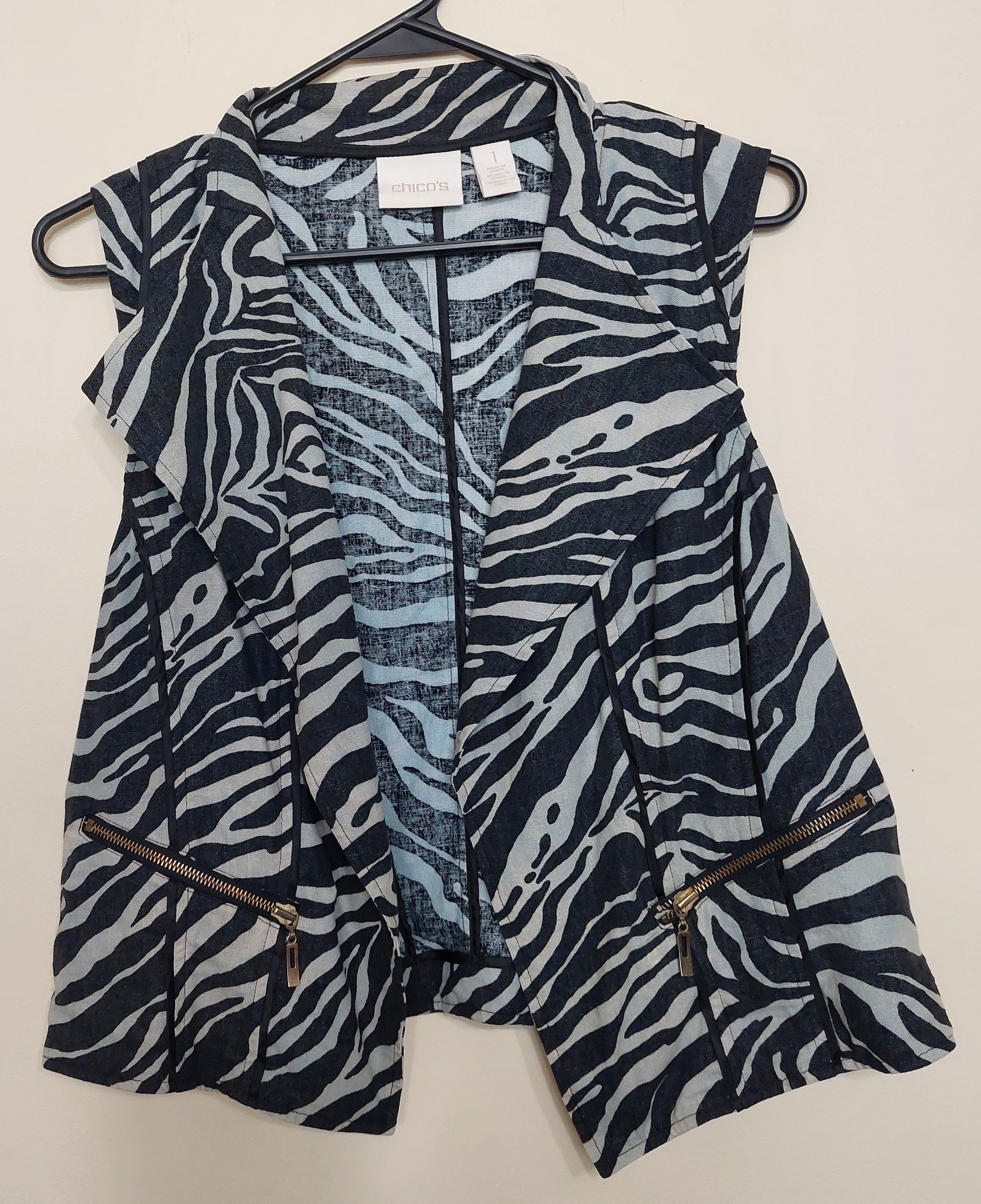 6 19 Chicos Size 1 Zebra Print Waterfall Zip Pocket Vest Womens
