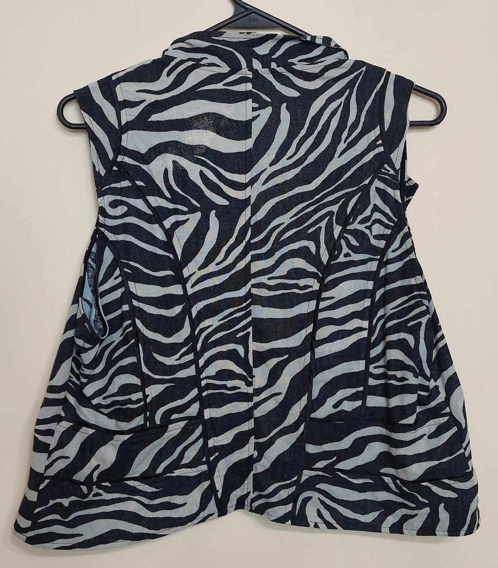 6 19 Chicos Size 1 Zebra Print Waterfall Zip Pocket Vest Womens