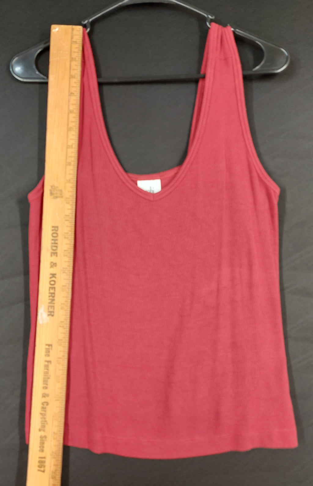 8-19 CAbi Size S Ribbed V Neck Sleeveless Tank Top Rose Pink Stretch