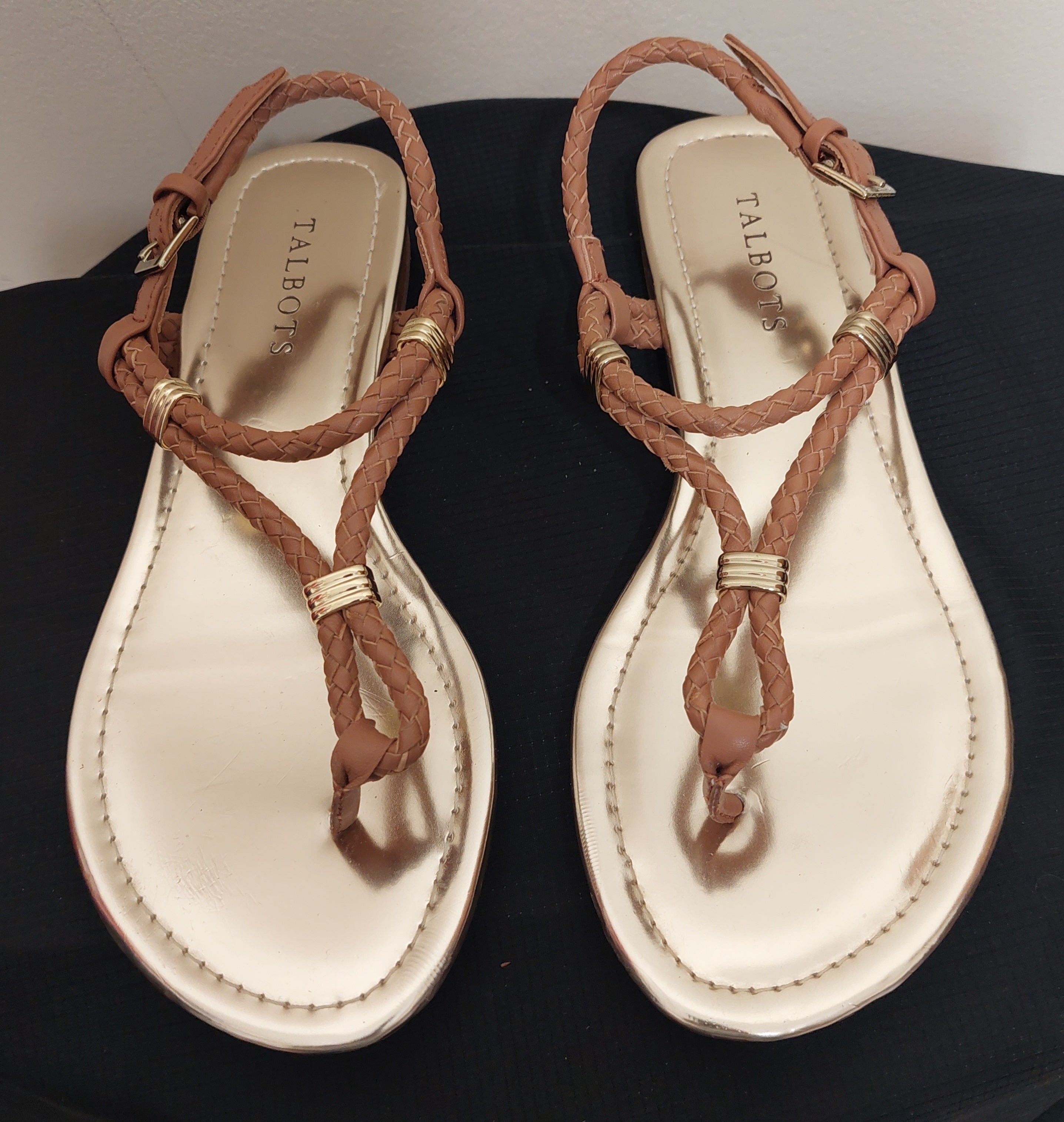 5 02 Talbots Flat Sandals 7.5M Braided Leather Metallic T-Strap