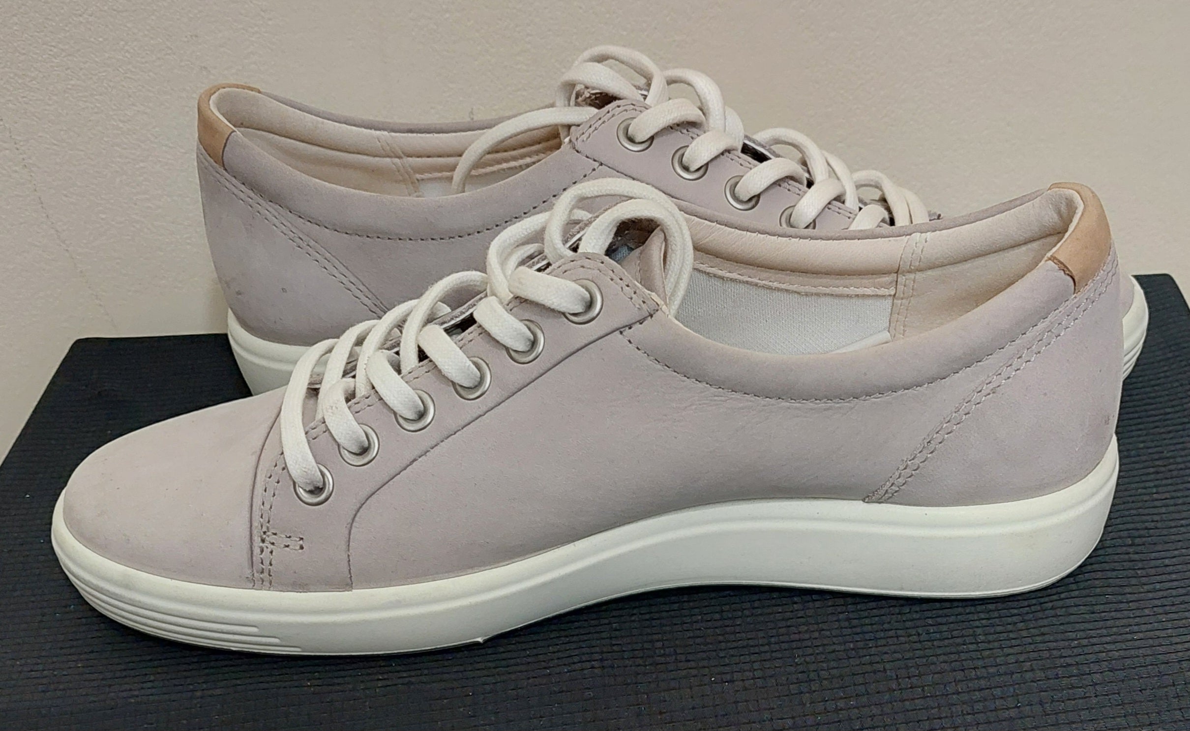 6 20 ECCO Size 8 8.5 Soft 7 Suede Sneakers Womens Beige Lace Up