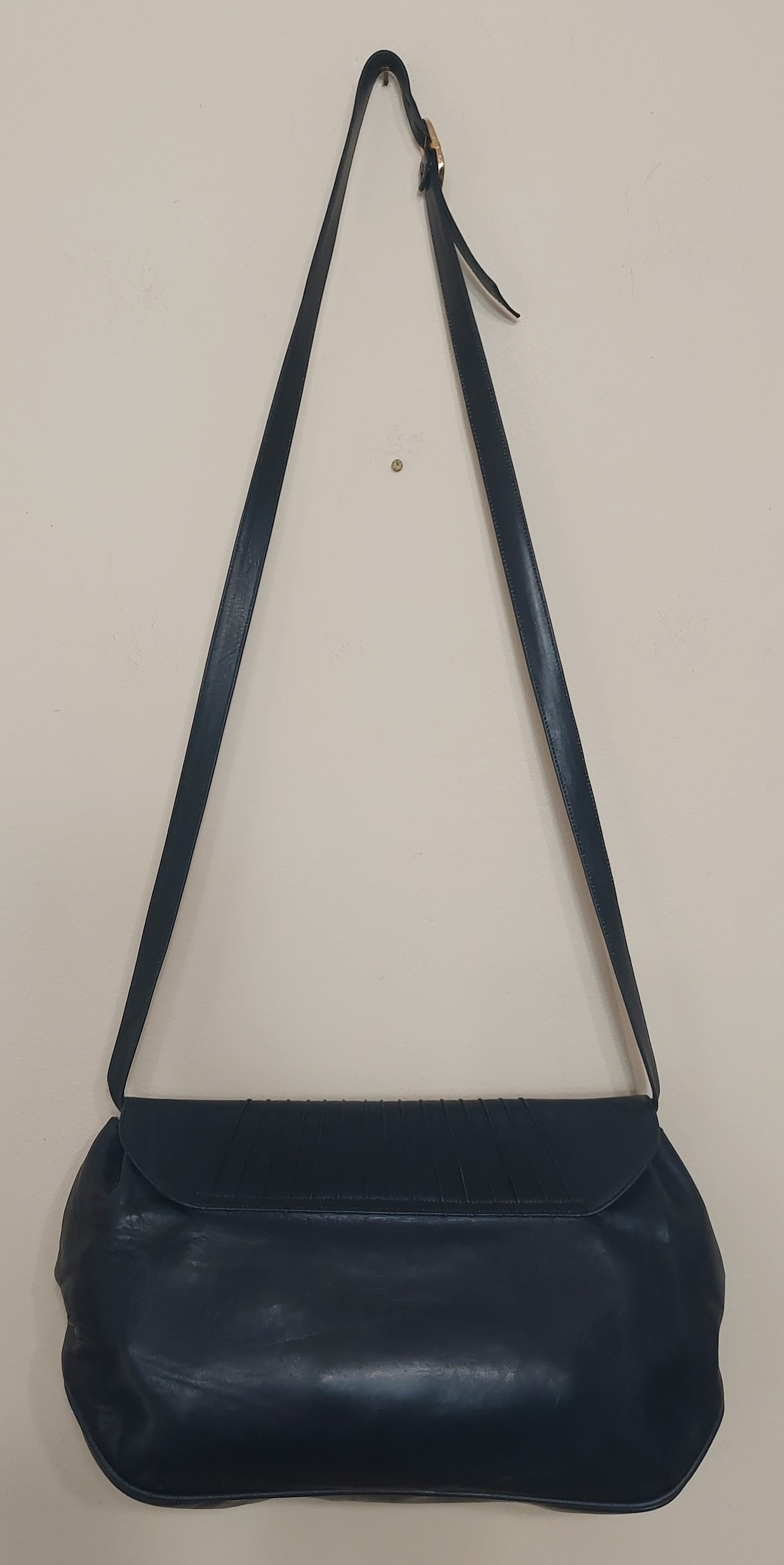 7 20 Vintage Italian Leather Black Shoulder Bag