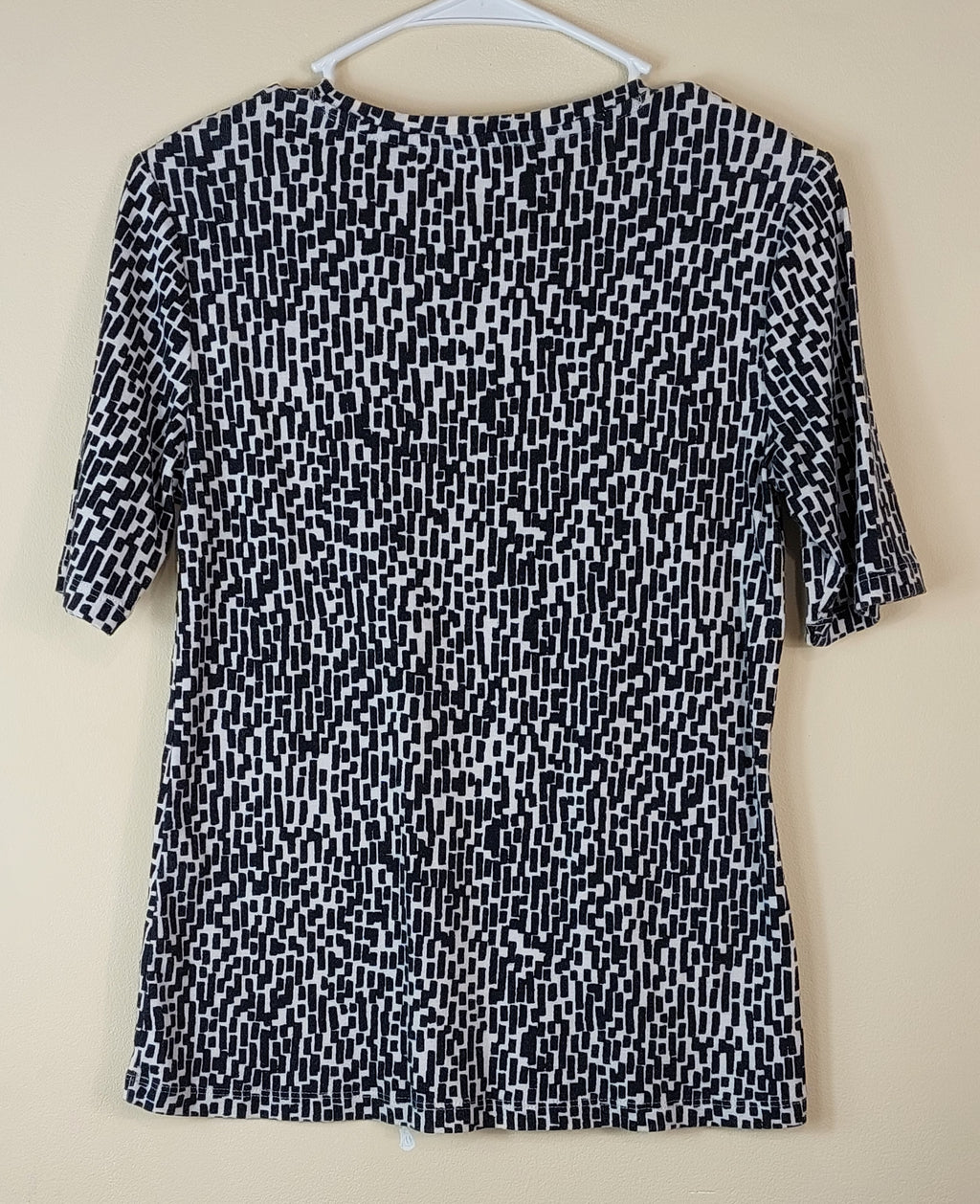 1 24 Chicos Top Decorative Black Retangles on White Patern Size 0