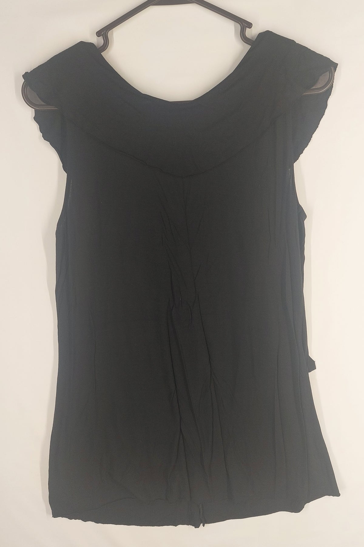 9-21 CAbi Size Medium Black Raw Edge Ruffle V Neck Sleeveless Blouse Top