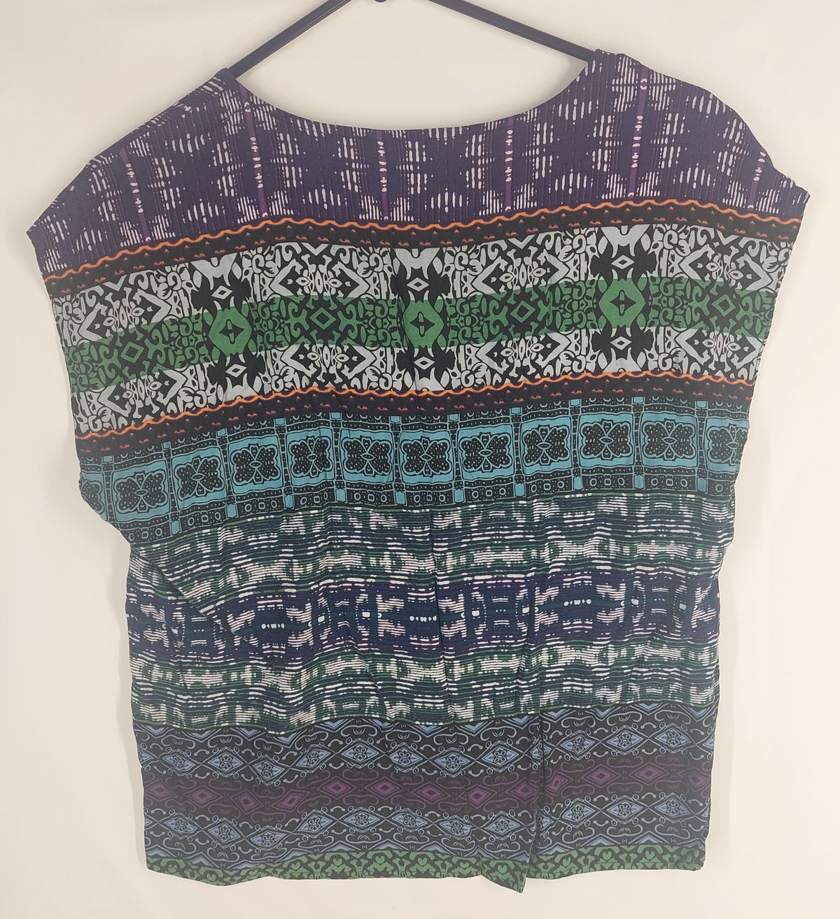 9-22 CAbi Size Medium Multicolor Geometric Print Cap Sleeve Blouse Top Rayon