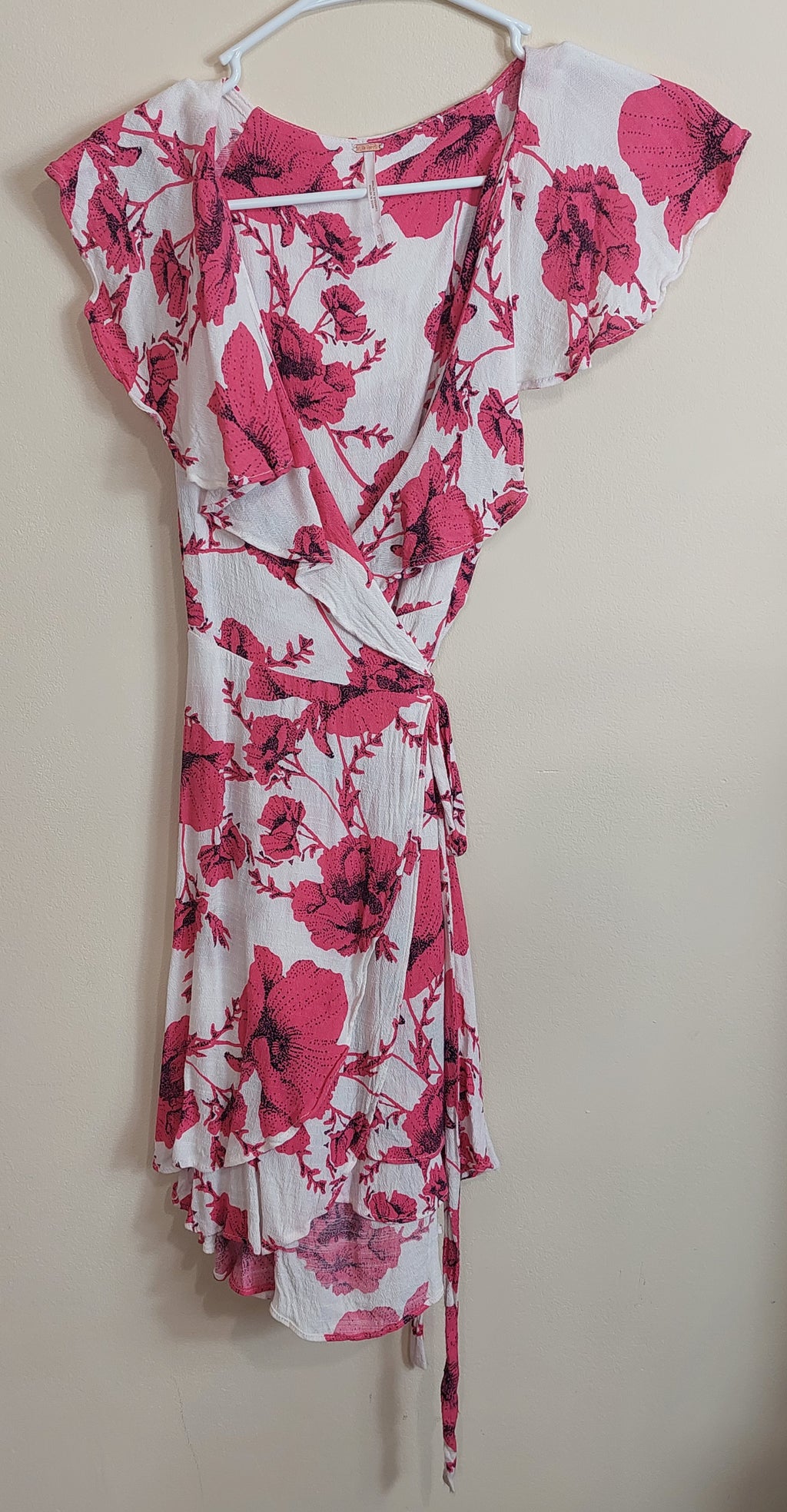 3 38 Free People XS Petite Wrap Dress White Pink Floral Print Flutter Sleeve High Low Hem Faux Wrap