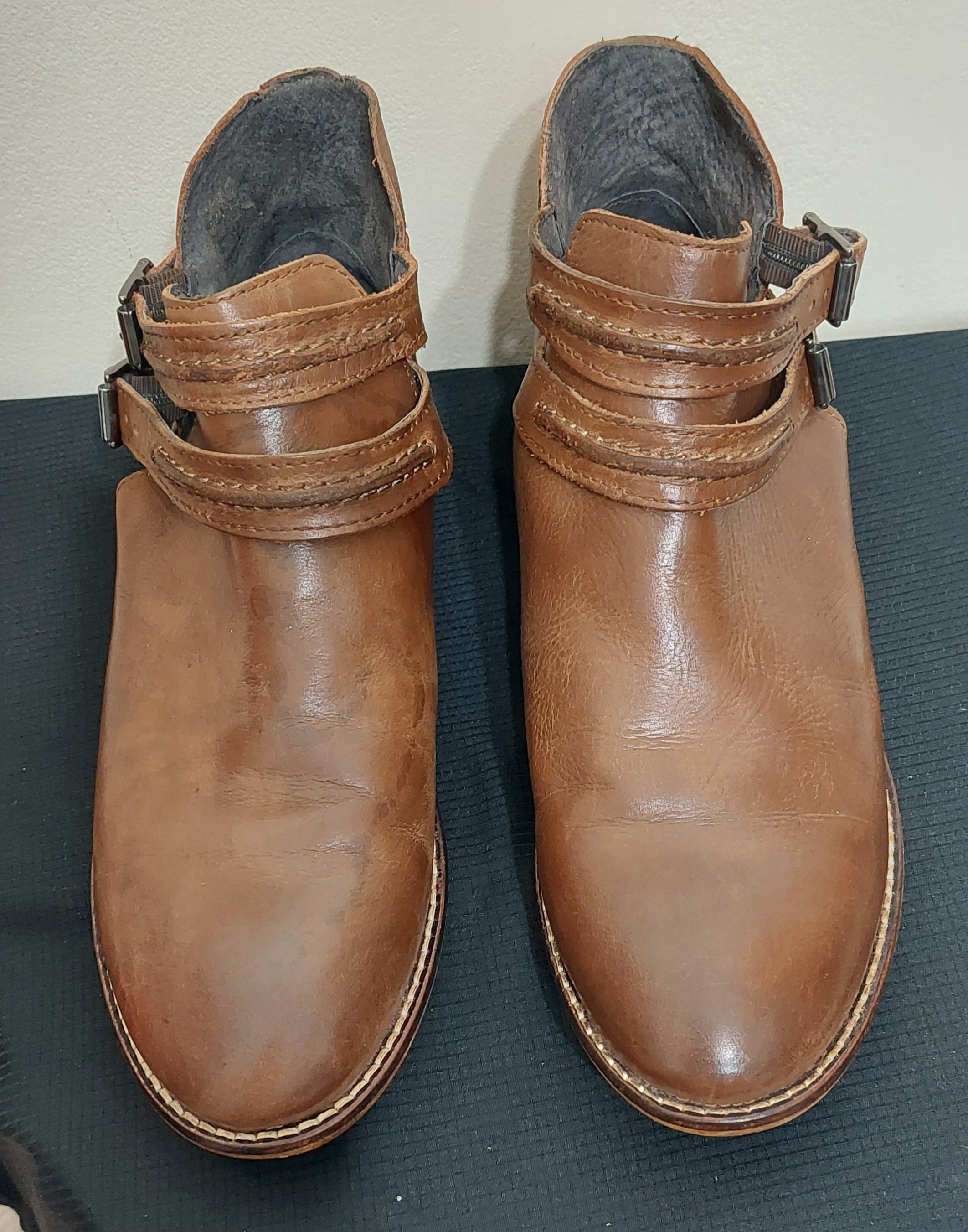 5 23 Nicole Miller Brown Leather Ankle Boots Double Buckle Size 6