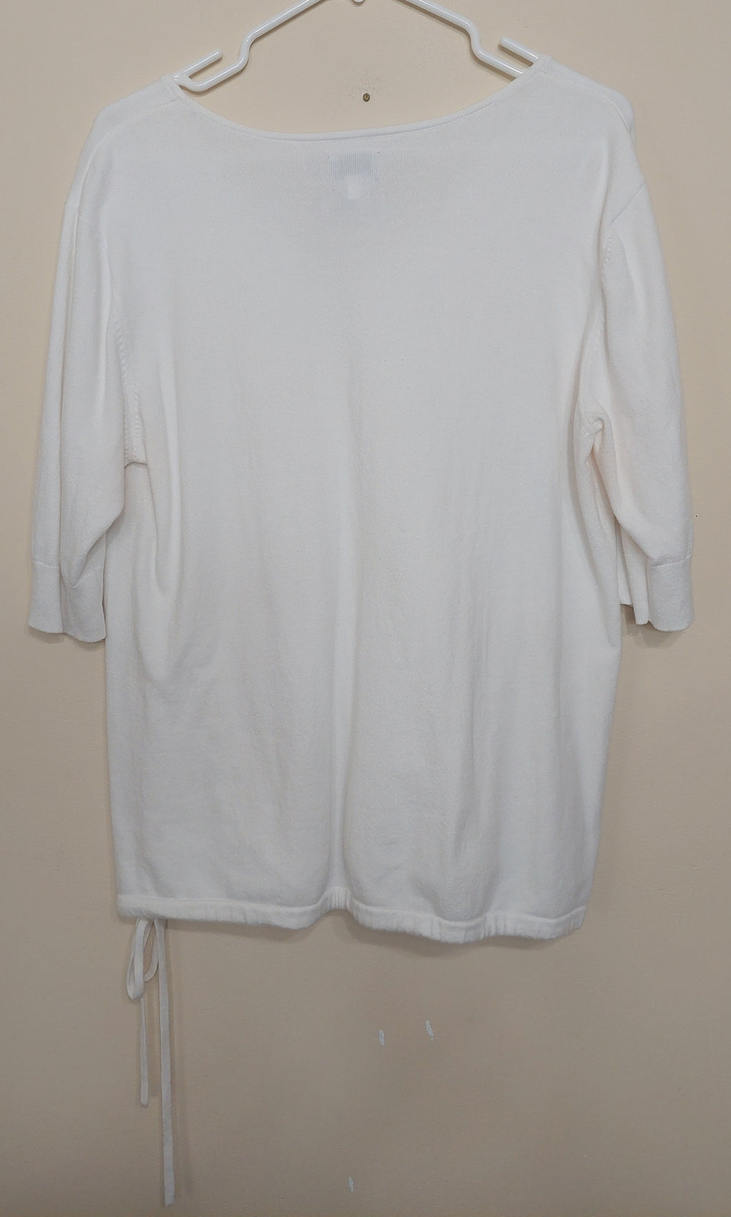 7 24 Chicos Size 3 White V Neck Side Tie Pocket Top