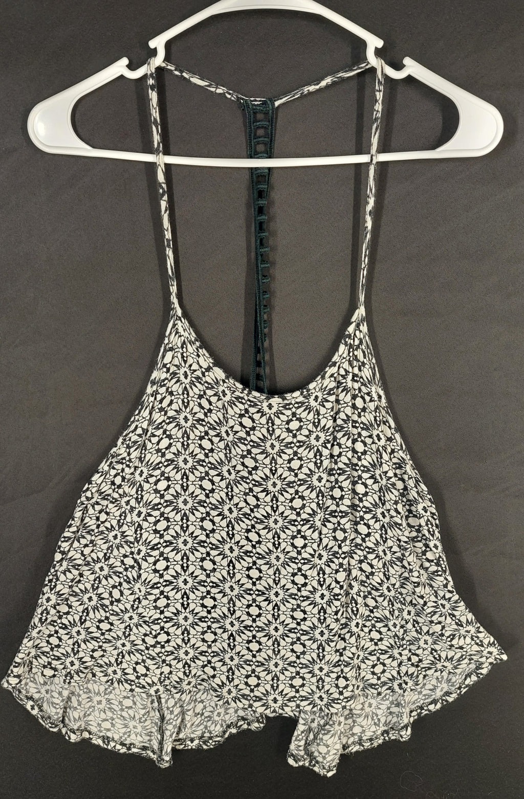 8-25 C'isa Size S Black White Geometric Floral Racerback Swing Tank Top