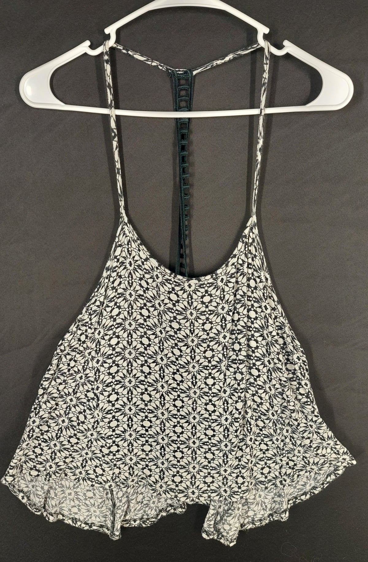 8-25 C'isa Size S Black White Geometric Floral Racerback Swing Tank Top