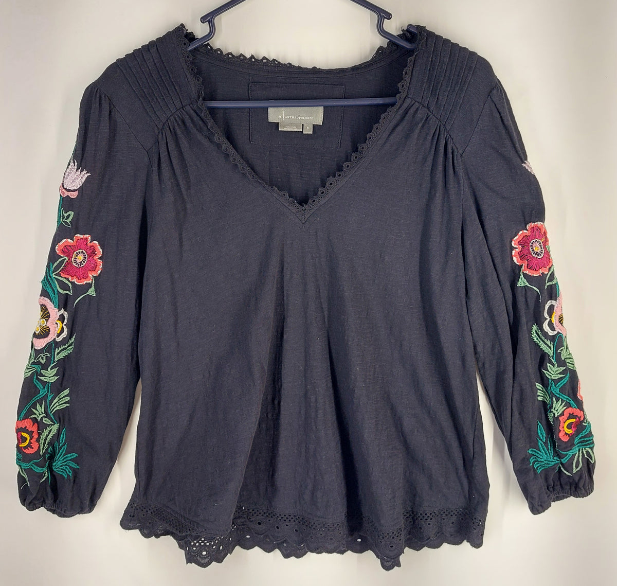 9-25 Anthropologie Size Small Black Floral Embroidered Sleeve V-Neck Boho Top