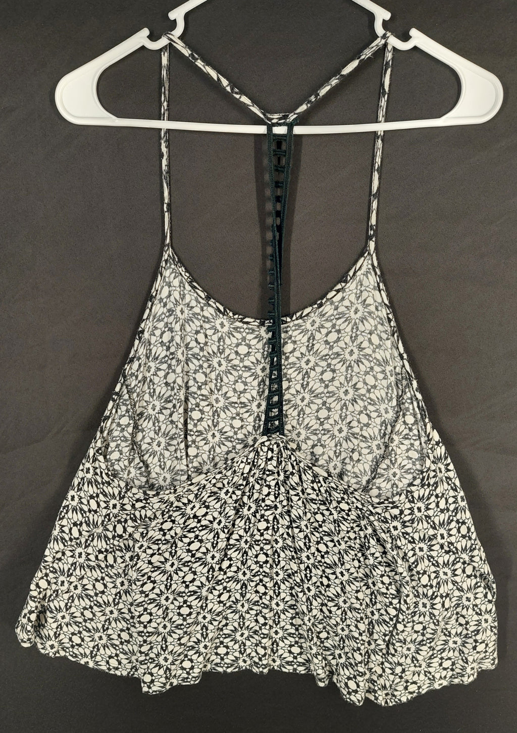 8-25 C'isa Size S Black White Geometric Floral Racerback Swing Tank Top