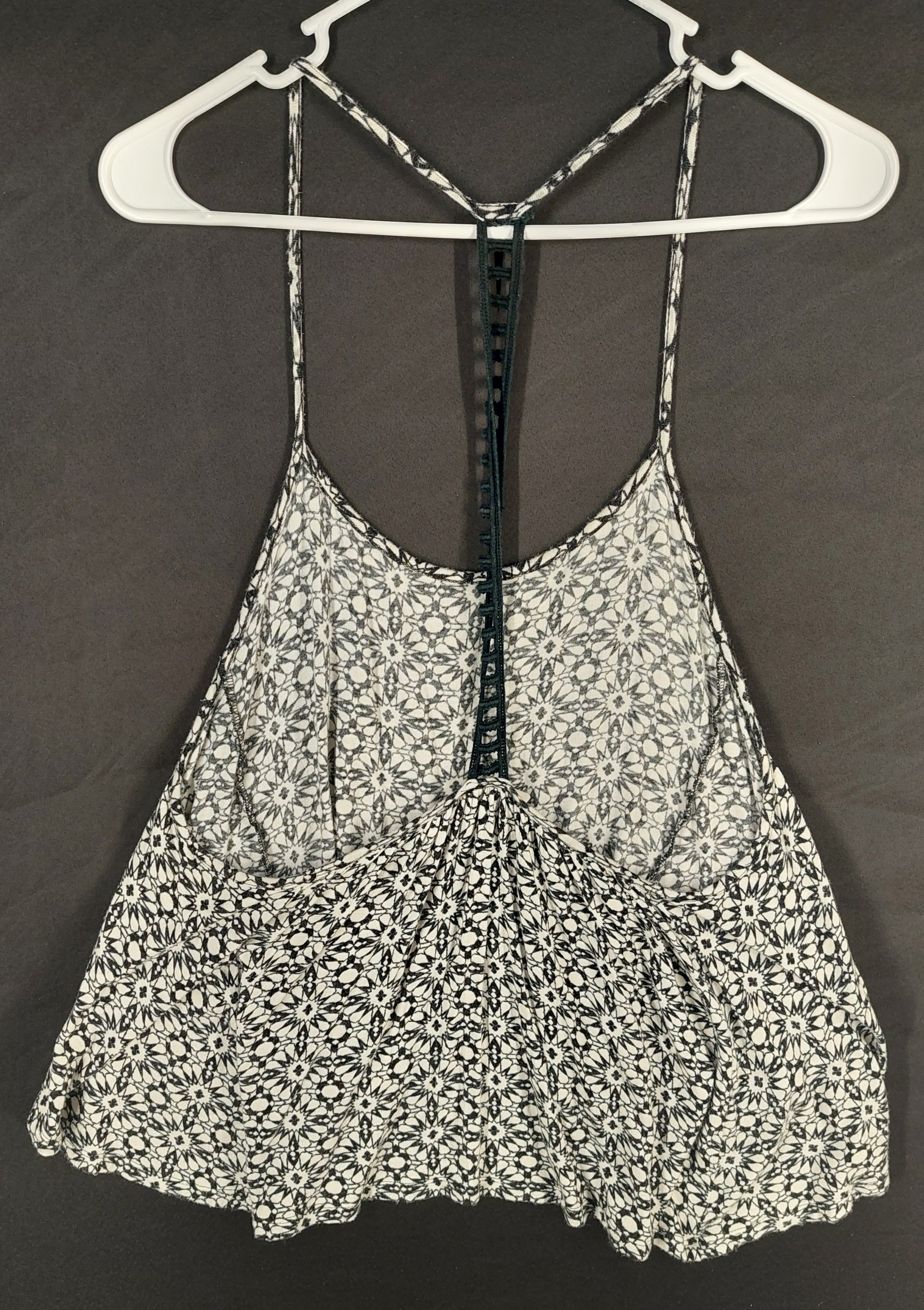 8-25 C'isa Size S Black White Geometric Floral Racerback Swing Tank Top