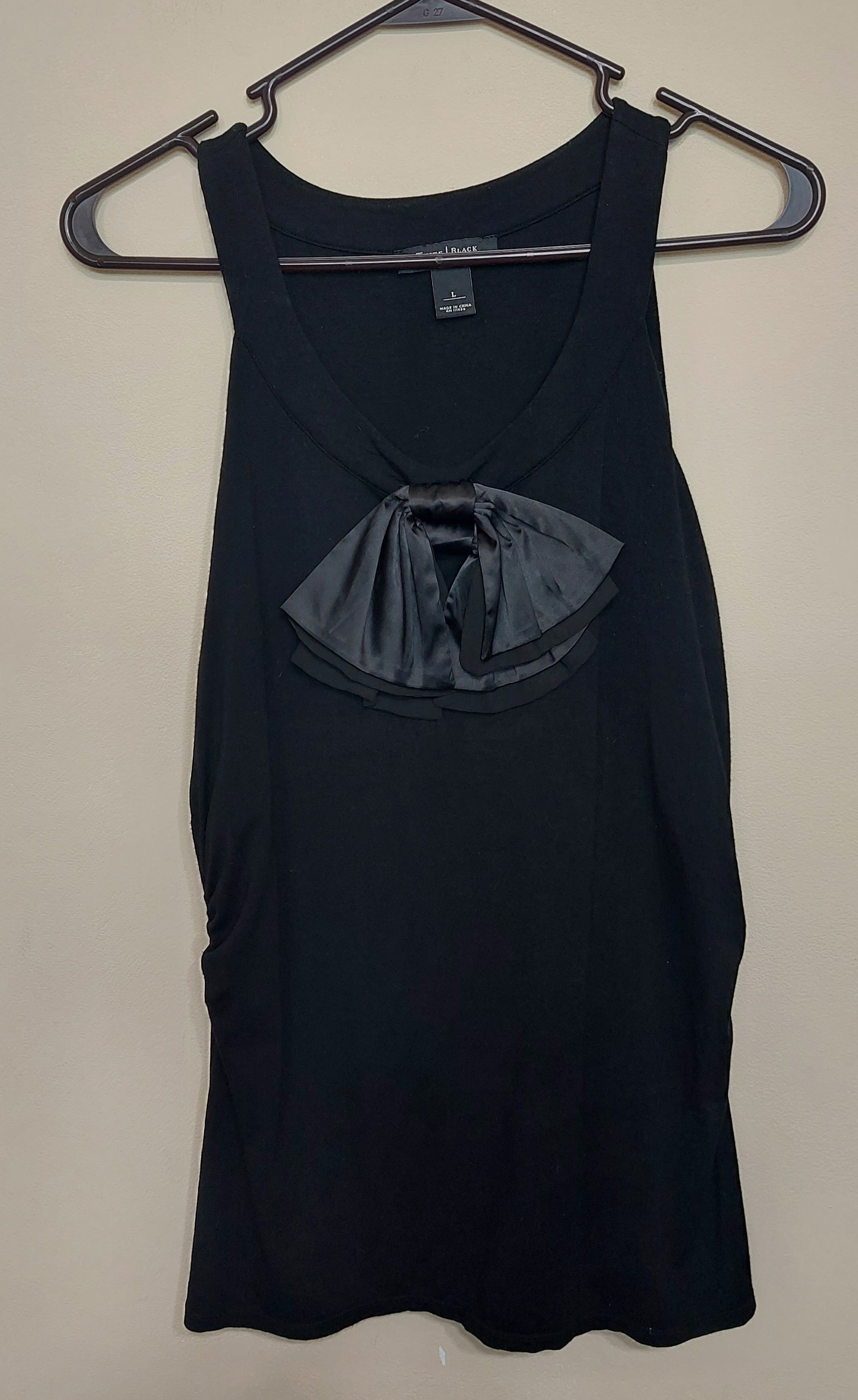 5 26 WHBM Black Sleeveless Bow Front Top Large