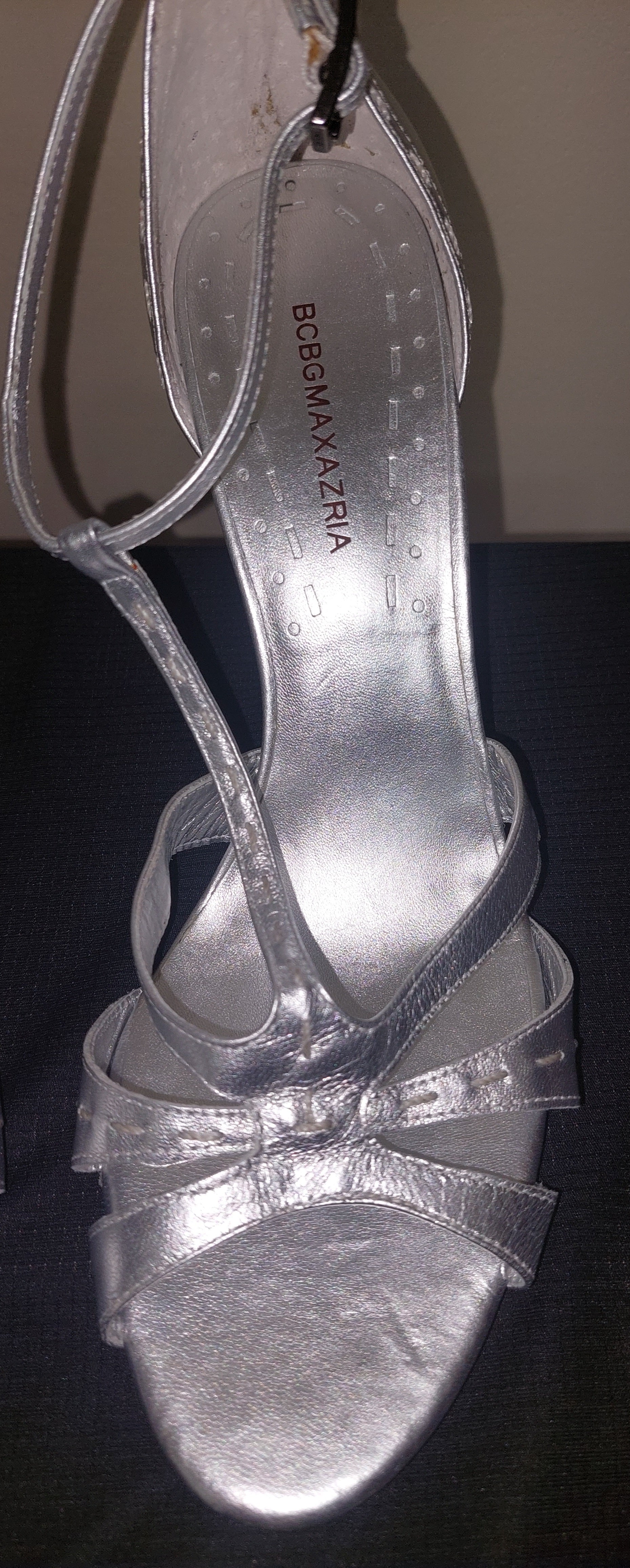 7 26 BCBGMAXAZRIA 8B Silver Leather T Strap Heels
