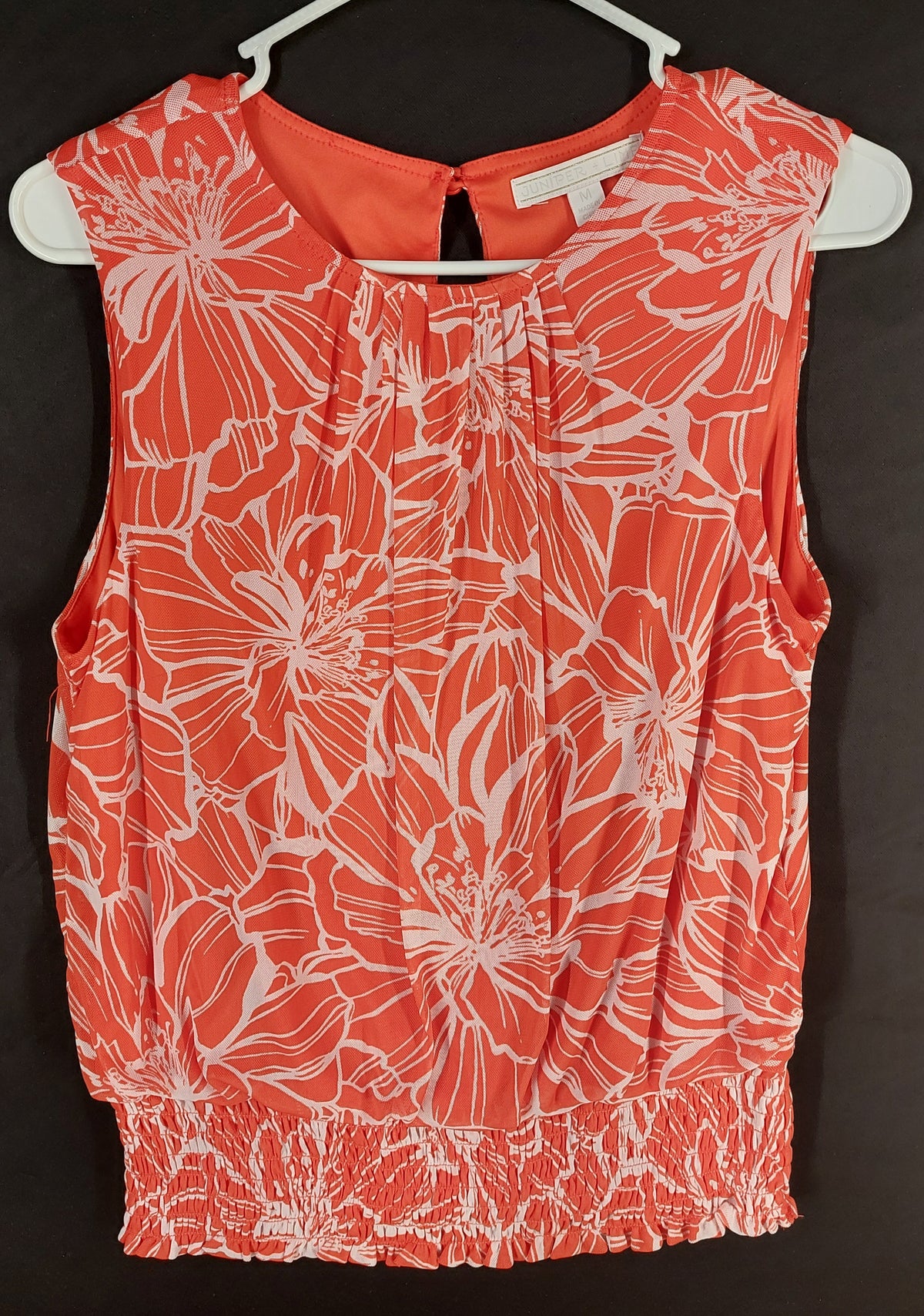 8-27 Juniper Size M Coral White Floral Sleeveless Smocked Hem Blouse Top