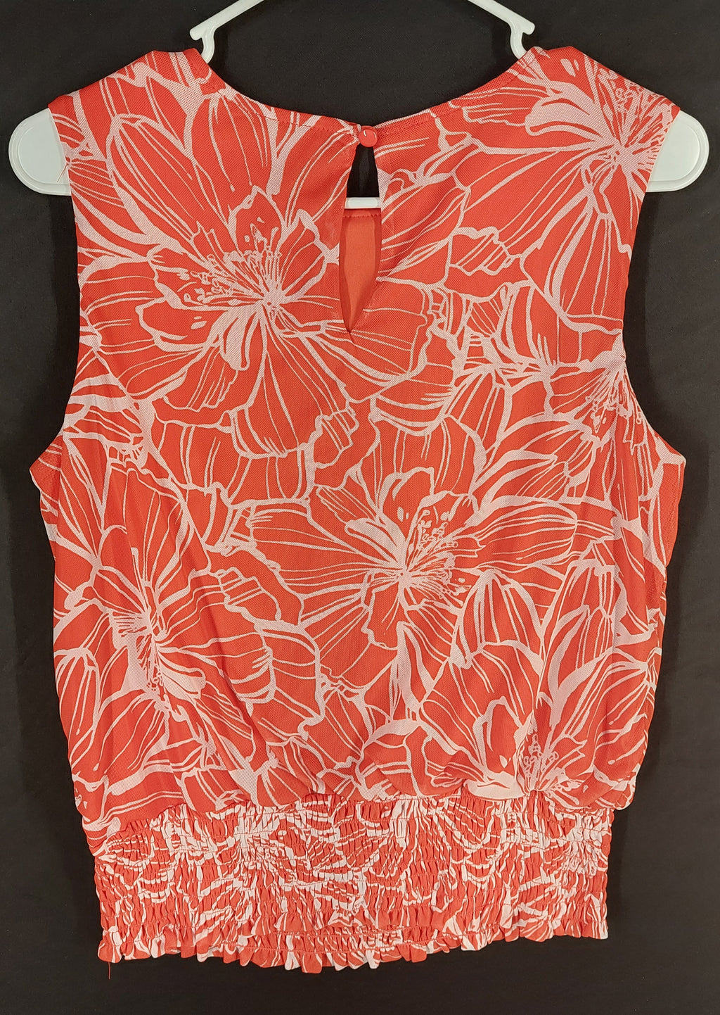 8-27 Juniper Size M Coral White Floral Sleeveless Smocked Hem Blouse Top