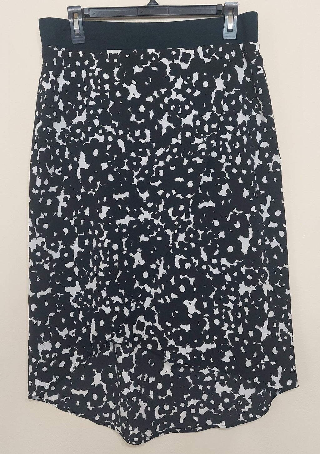 7 28 Cabi M Black White Floral Asymmetrical Skirt
