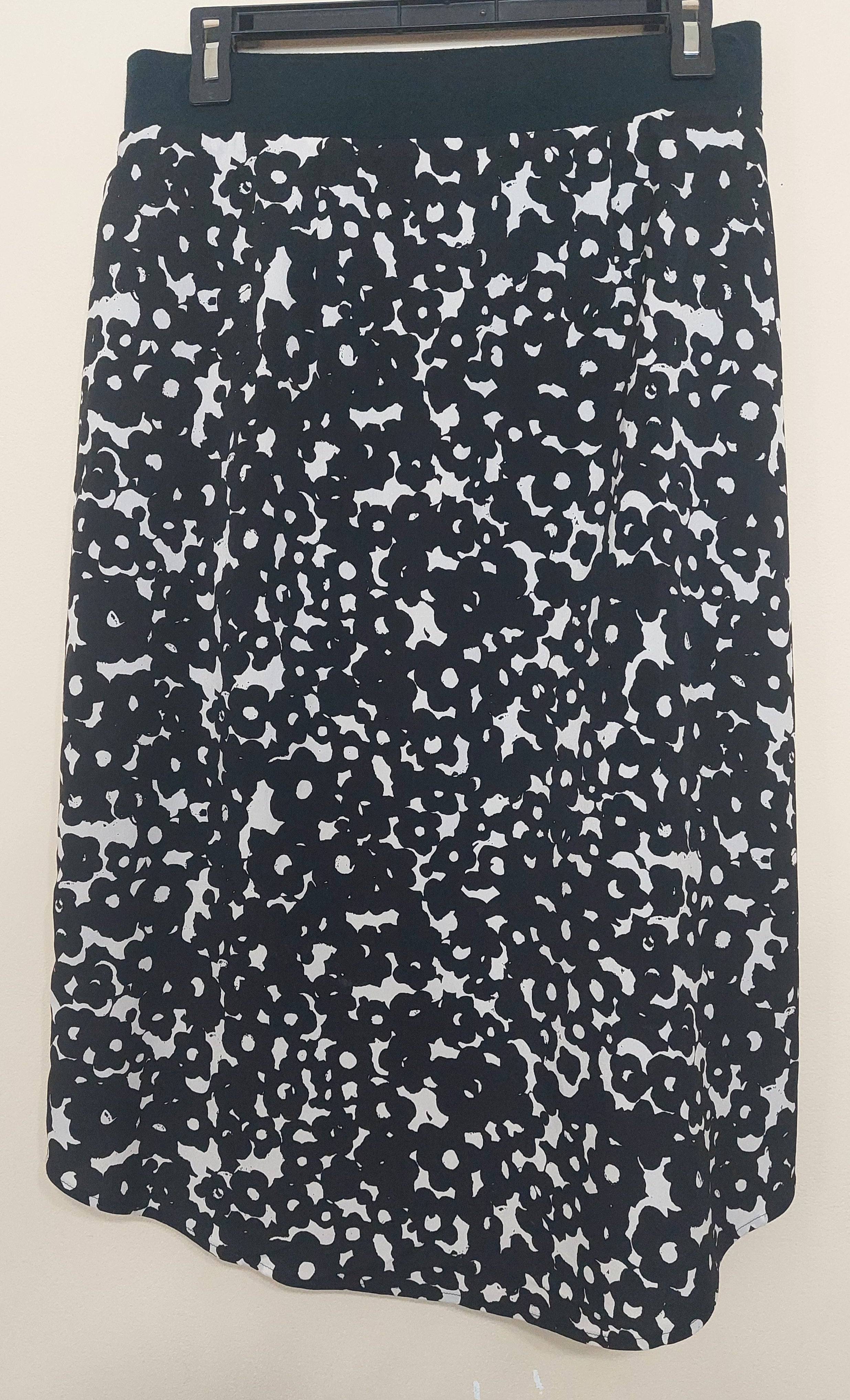 7 28 Cabi M Black White Floral Asymmetrical Skirt