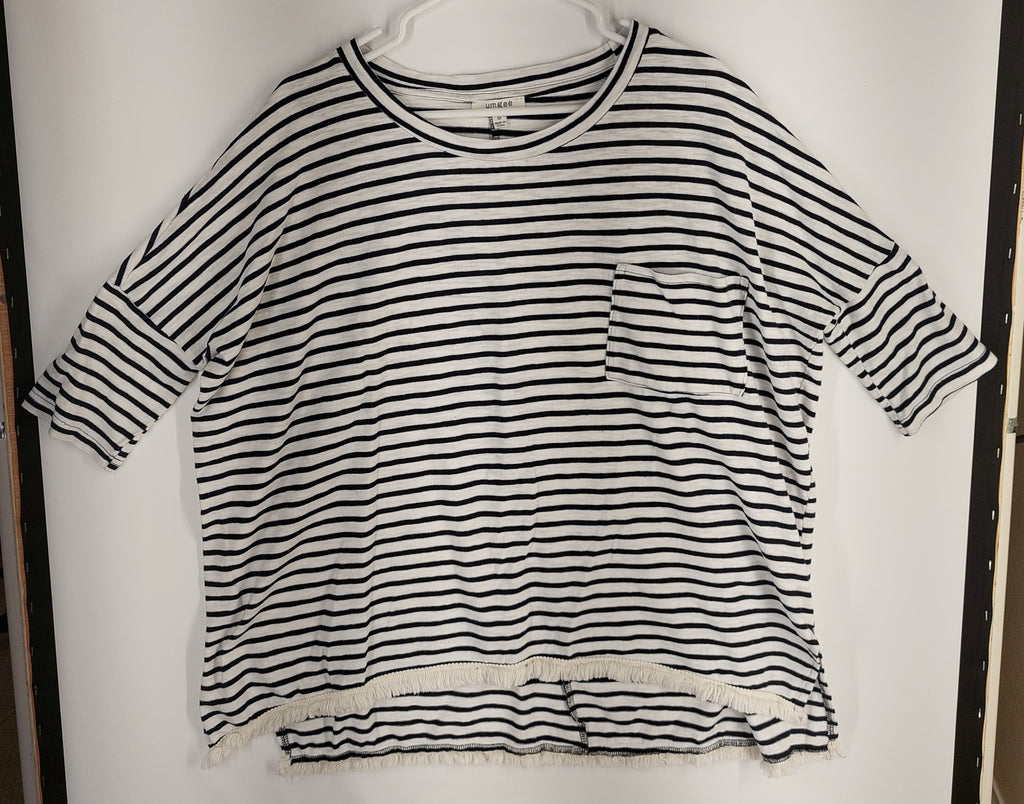 9-29 Umgee Size M Ivory Navy Striped Oversized Top Fringe Hem Pocket Boho