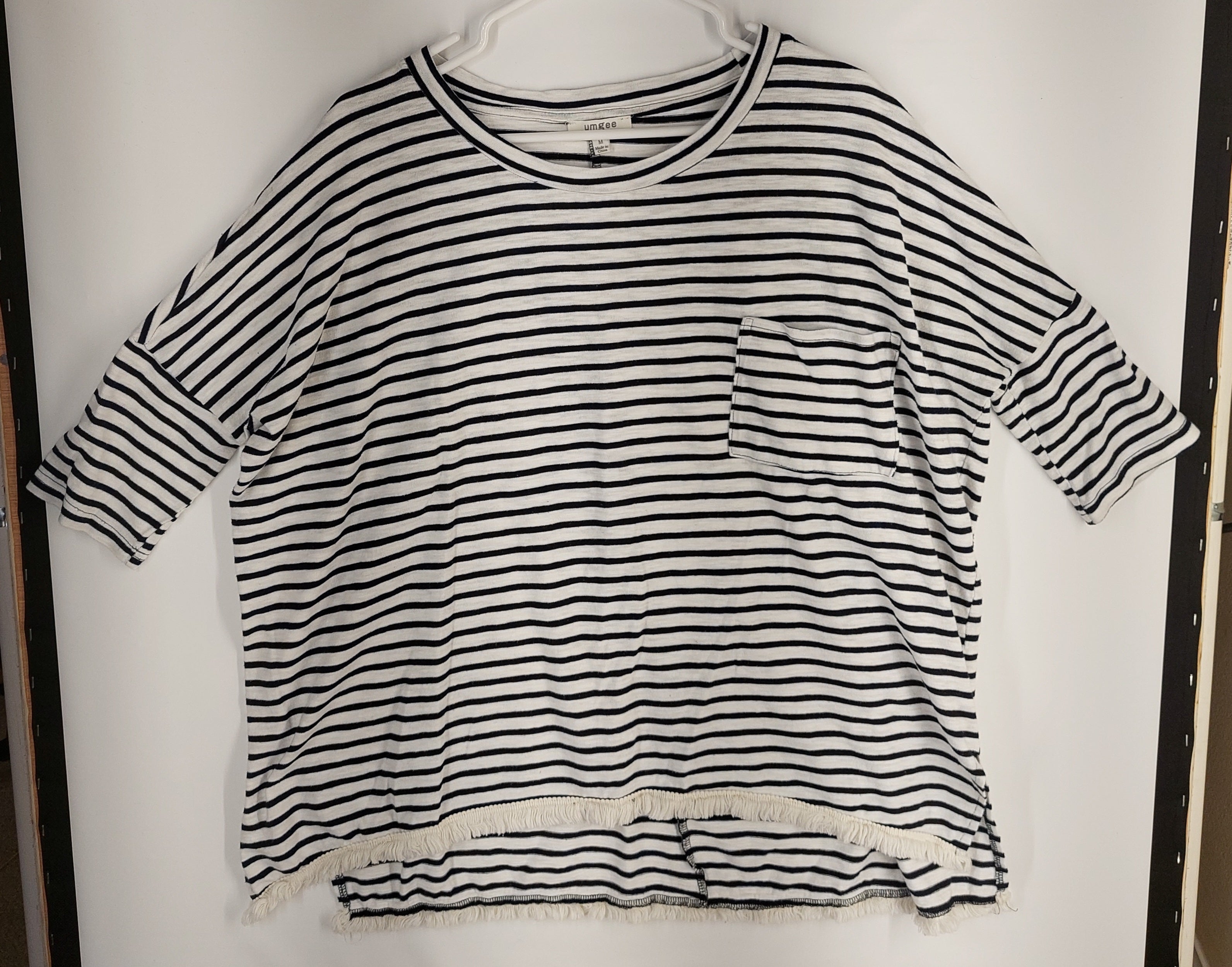 9-29 Umgee Size M Ivory Navy Striped Oversized Top Fringe Hem Pocket Boho