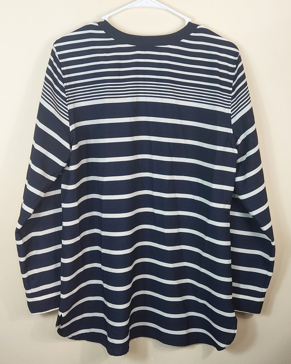 2 25 Talbots Blouse Horz stripes black white Size Large