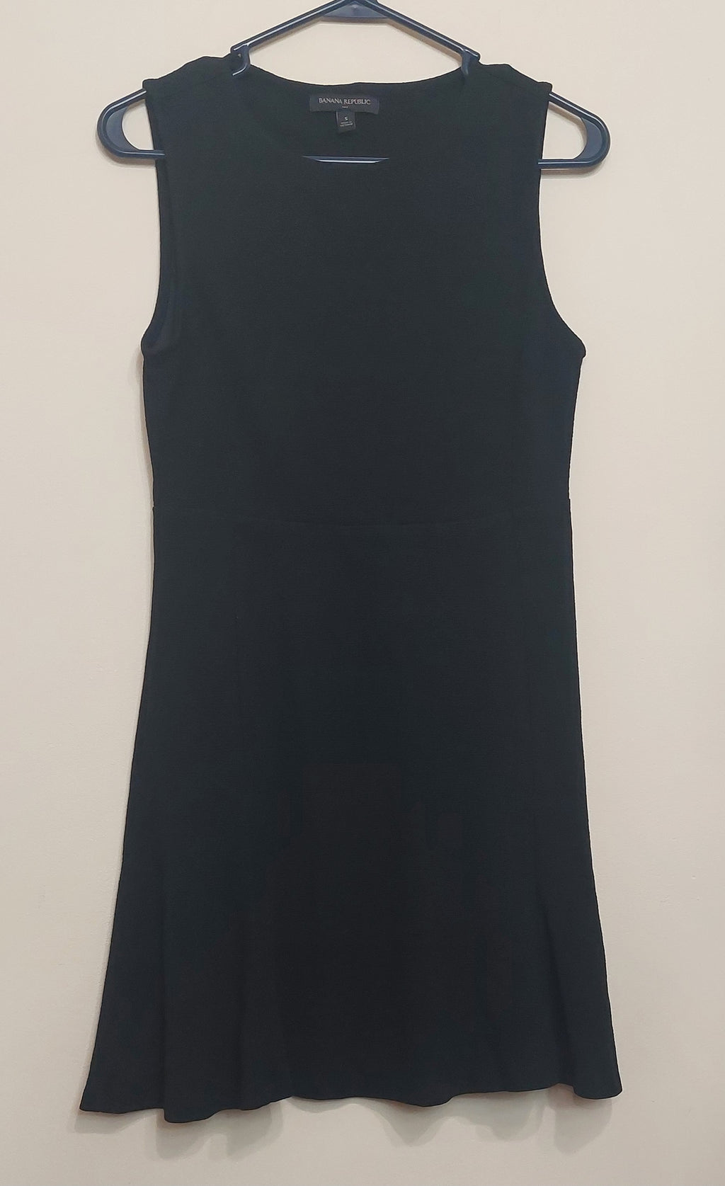 4 37 Banana Republic S Black Sleeveless Fit and Flare Dress