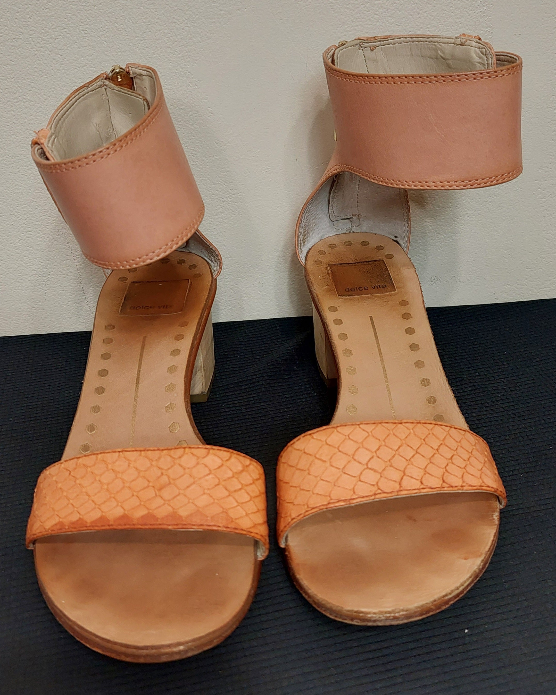 5 31 Dolce Vita Coral Leather Block Heel Sandals Size 7