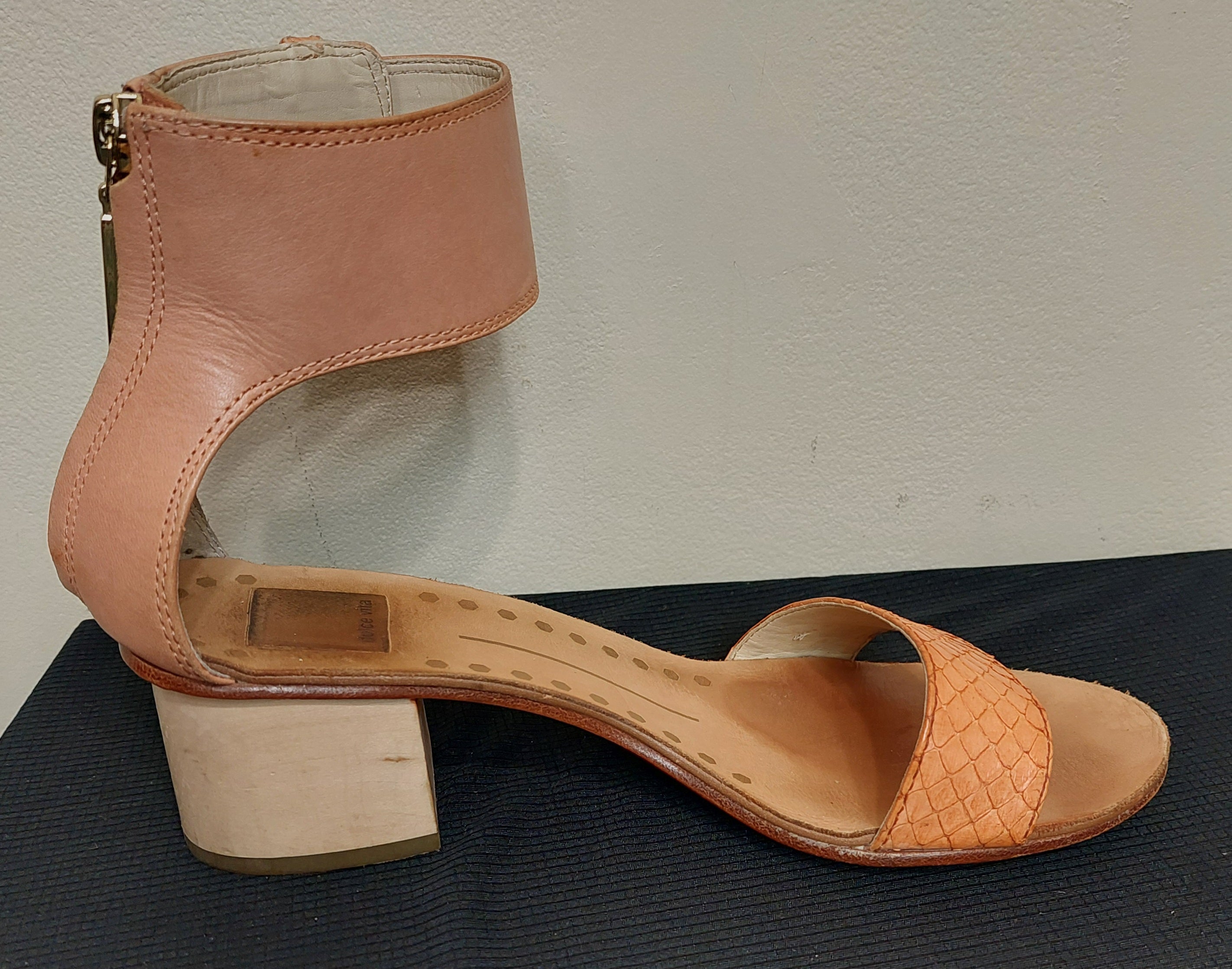5 31 Dolce Vita Coral Leather Block Heel Sandals Size 7