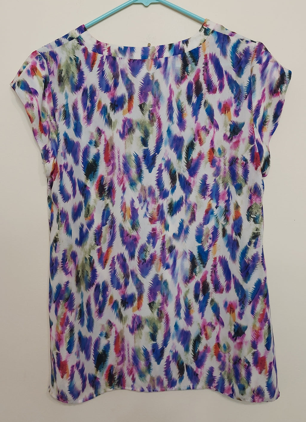 6 31 Cabi Feather Print V Neck Blouse Size S Colorful Cap Sleeve Top