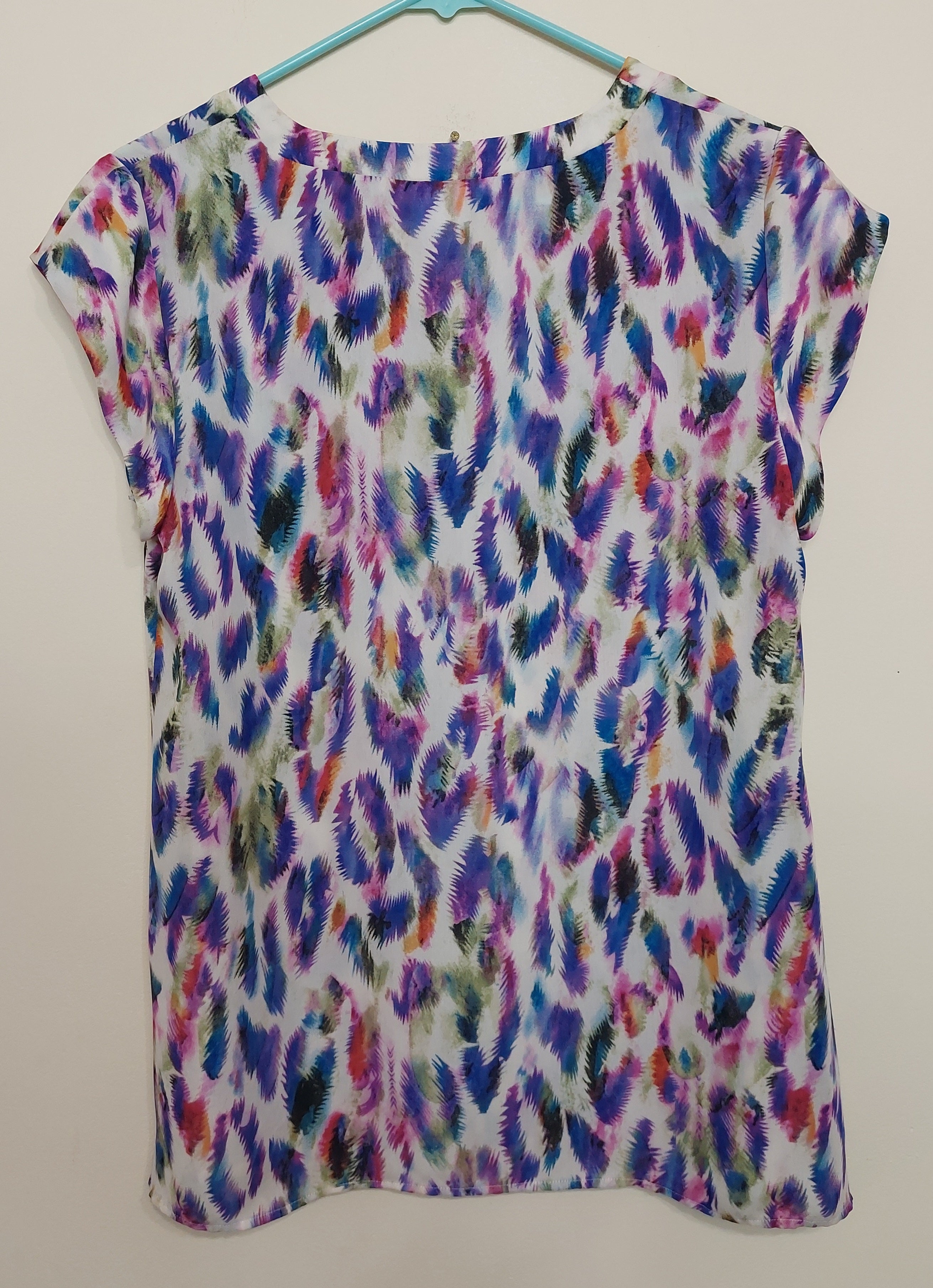6 31 Cabi Feather Print V Neck Blouse Size S Colorful Cap Sleeve Top