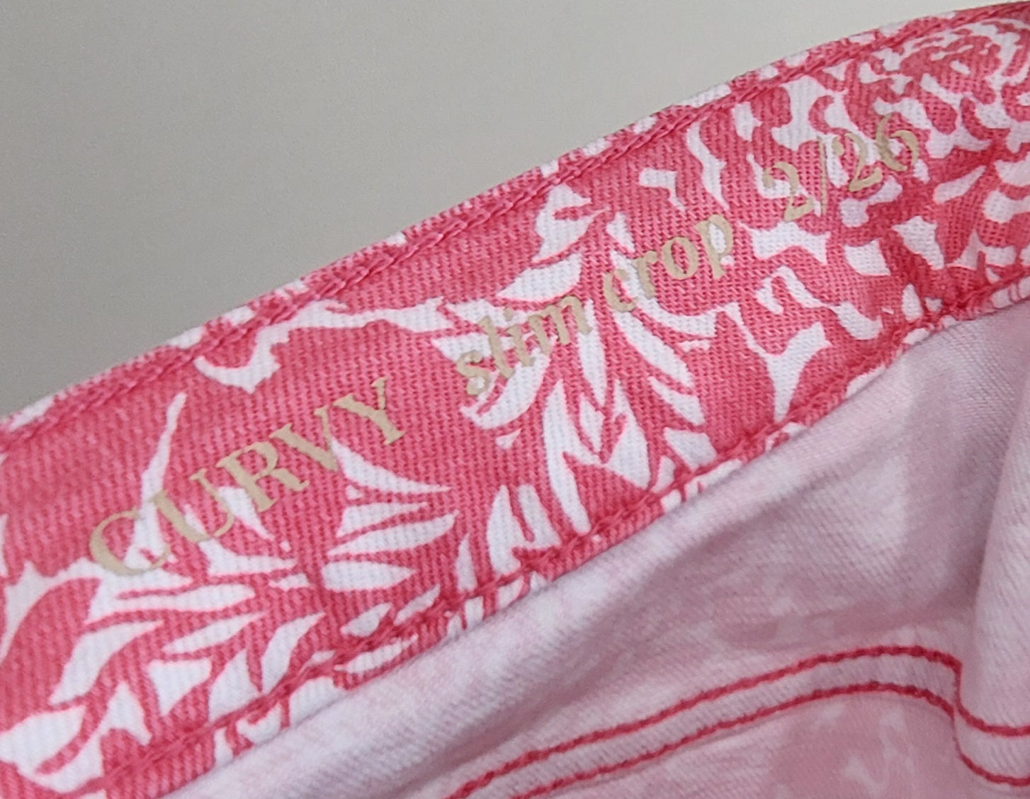 3 48 Talbots Size 2 26 Curvy Slim Crop Pants Pink White Floral Print Stretch Cotton Spring Statement Piece