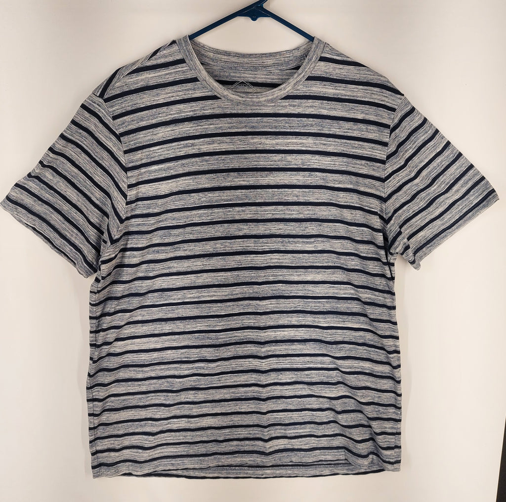 9-31 St. John’s Bay Men’s Large Navy Gray Striped Short Sleeve Crew Neck T-Shirt
