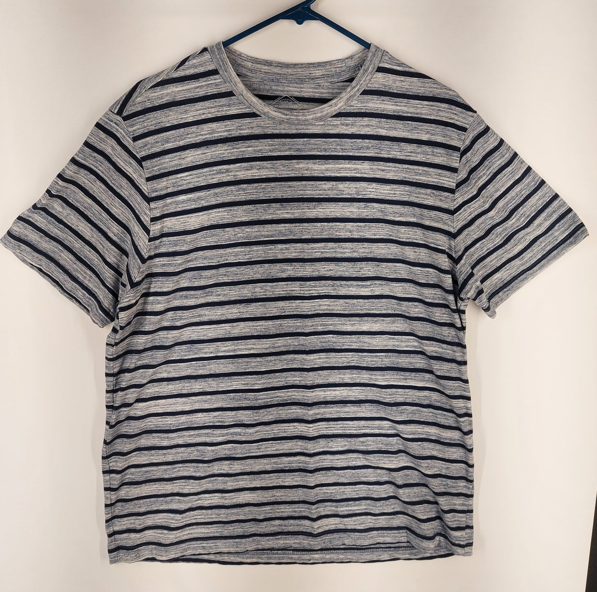 9-31 St. John’s Bay Men’s Large Navy Gray Striped Short Sleeve Crew Neck T-Shirt