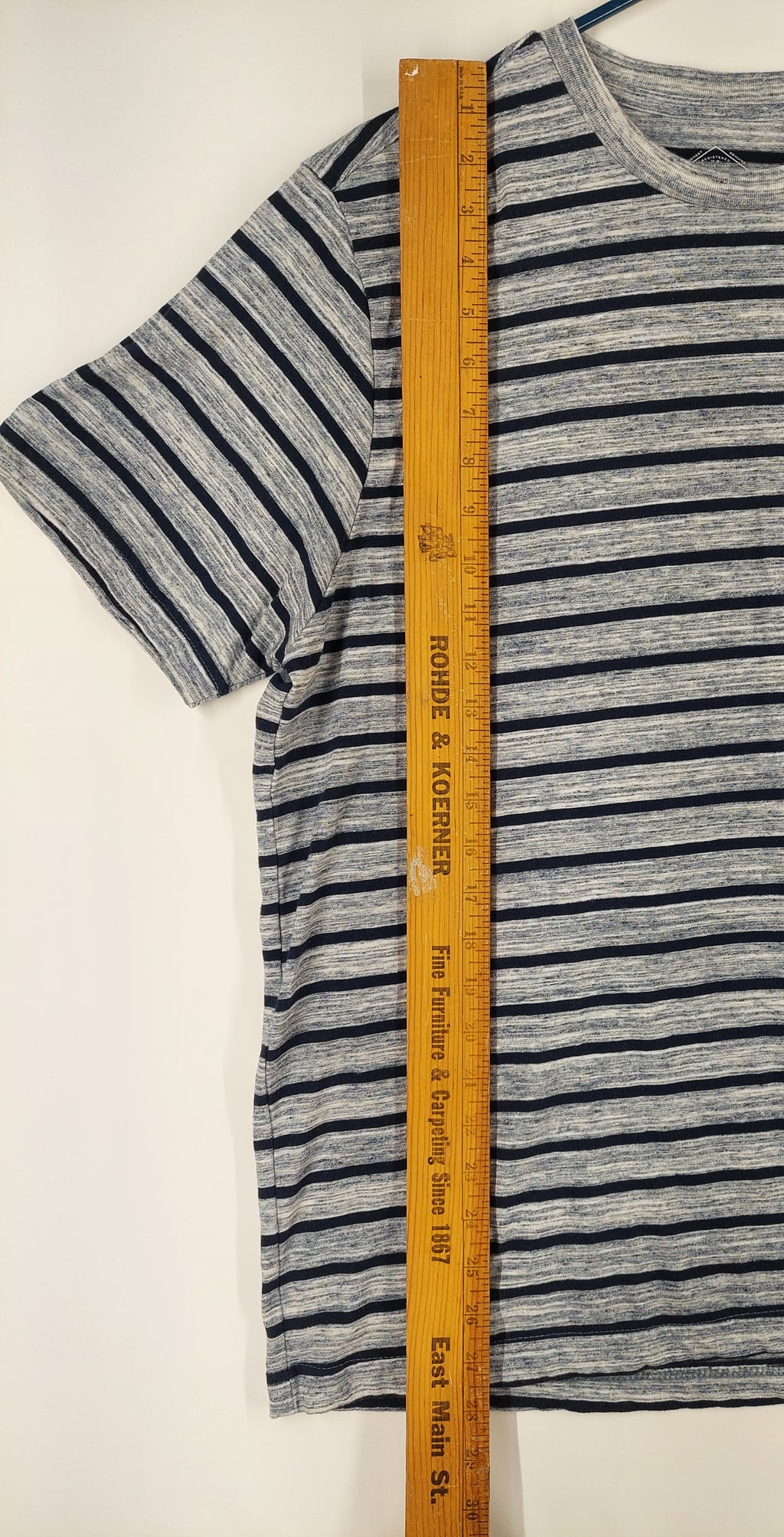 9-31 St. John’s Bay Men’s Large Navy Gray Striped Short Sleeve Crew Neck T-Shirt