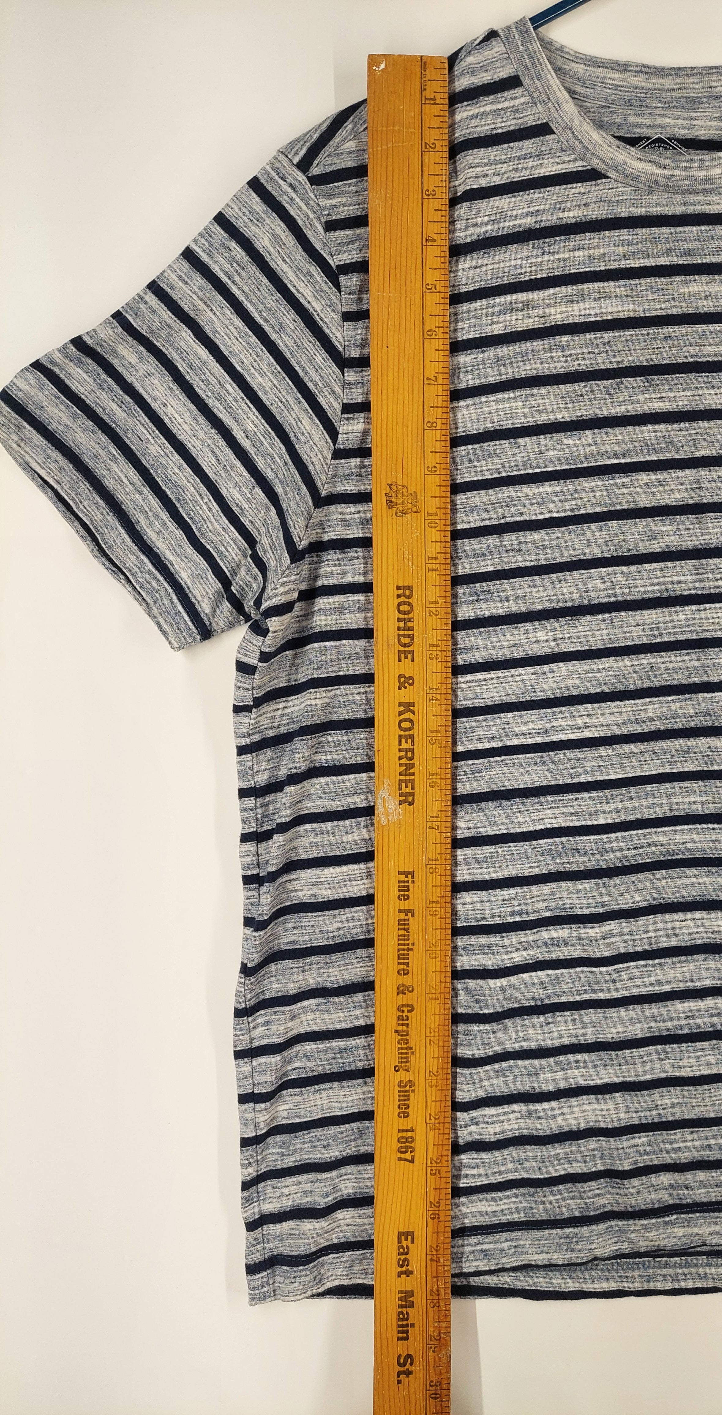9-31 St. John’s Bay Men’s Large Navy Gray Striped Short Sleeve Crew Neck T-Shirt